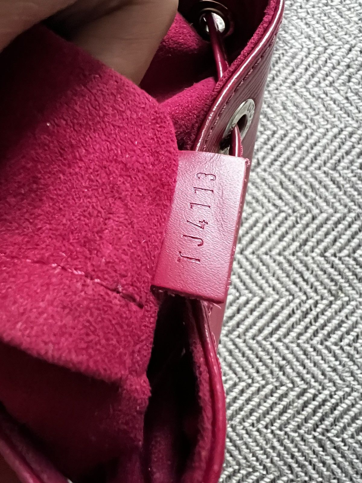 Louis Vuitton Louis Vuitton Fuchsia Epi Leather Noe BB Bag Size ONE SIZE - 13 Thumbnail