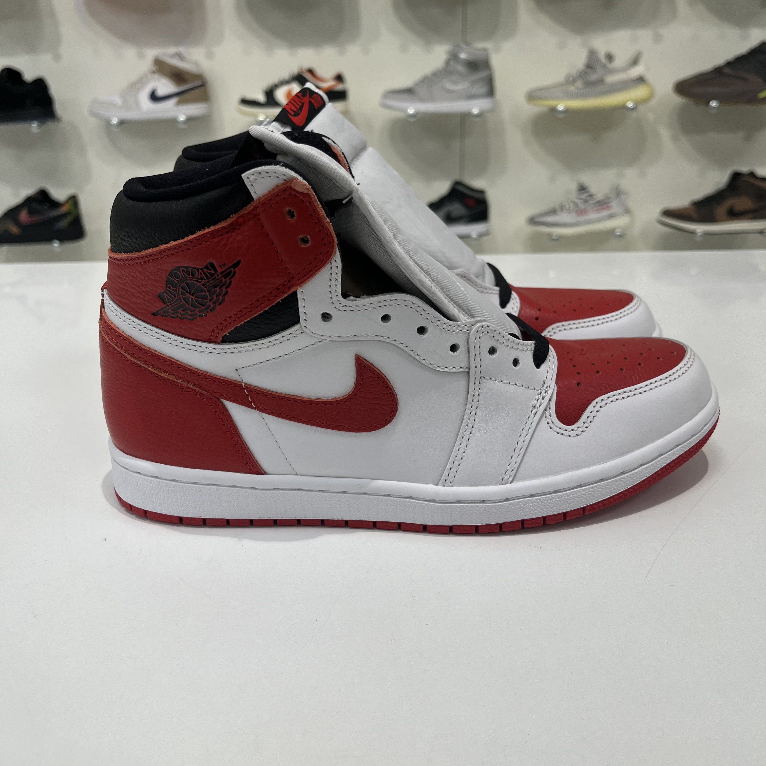 Nike Air Jordan 1 Retro High OG Heritage Size US 8 / EU 41 - 4 Thumbnail