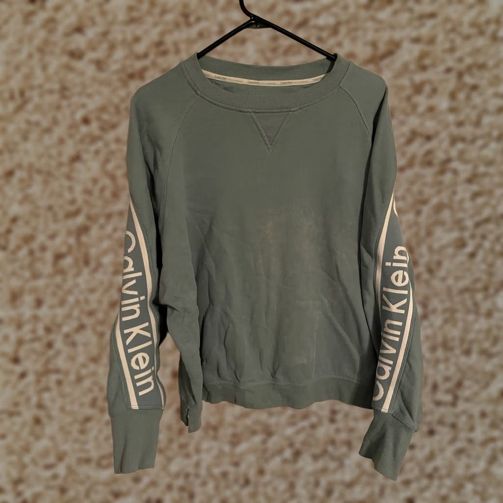 Calvin Klein Calvin Klein Performance Light Green Crewneck Sweatshirt Women's XL Athletic Pullover Crew Neck Shirt Green 60/40 Cotton-Polyester SS Activewear Size XL / US 12-14 / IT 48-50 - 1 Thumbnail