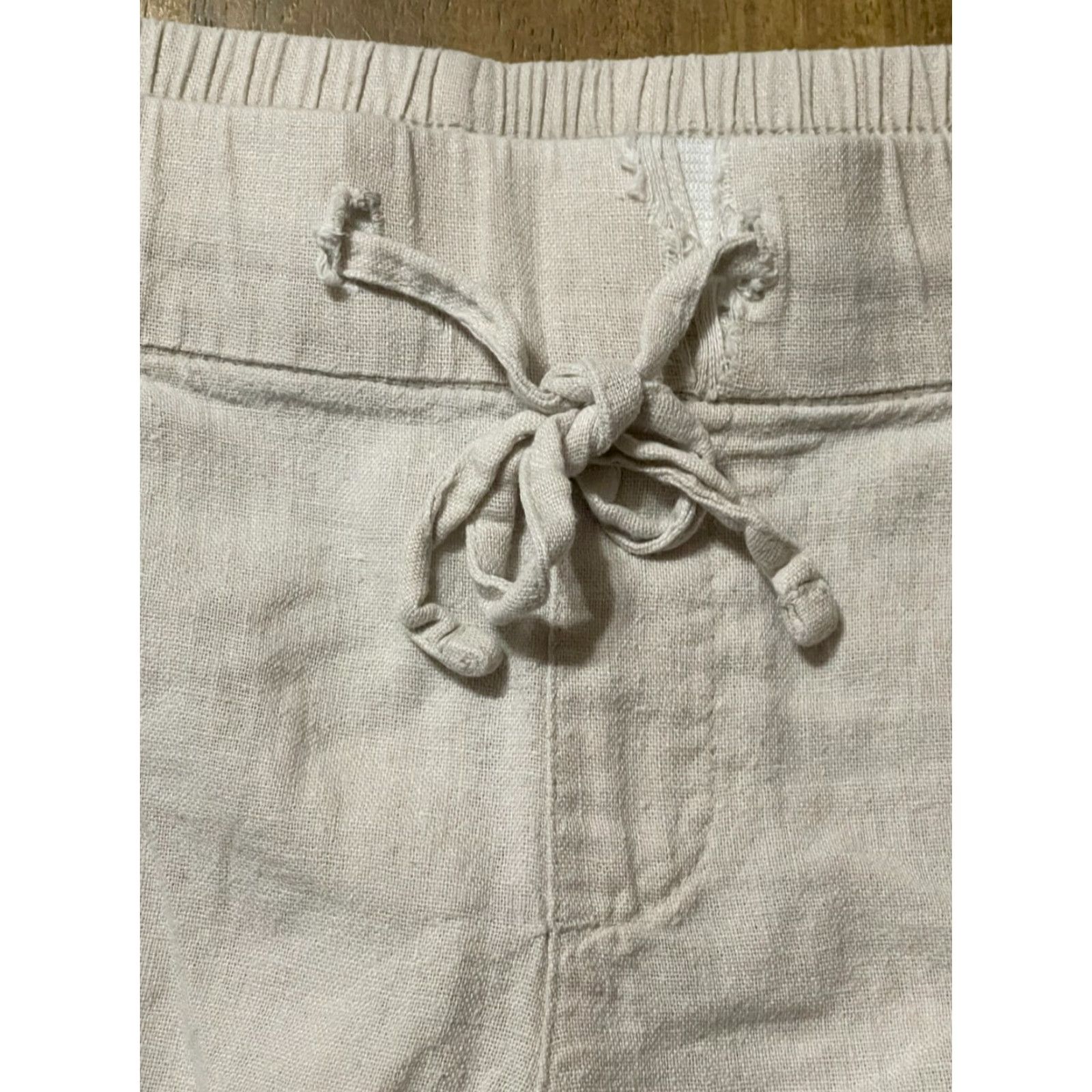 Old Navy Old Navy Shorts Women’s Size Medium White, Tie Waist, Pockets Size 30" / US 8 / IT 44 - 5 Thumbnail
