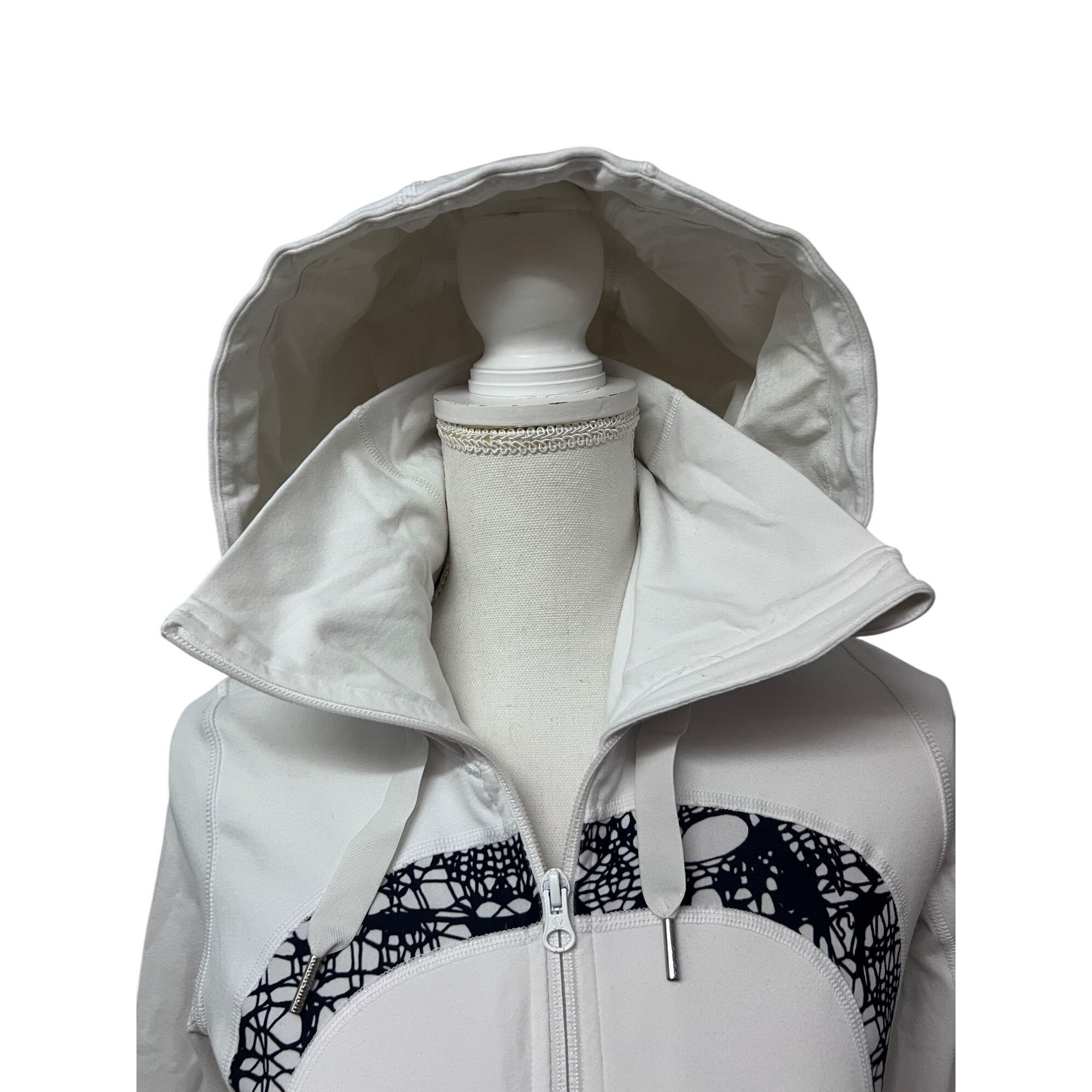 Lululemon Lululemon Womens White Scuba Hoodie Zip Up Jacket Sz 4 Zip P Size S / US 4 / IT 40 - 10 Thumbnail