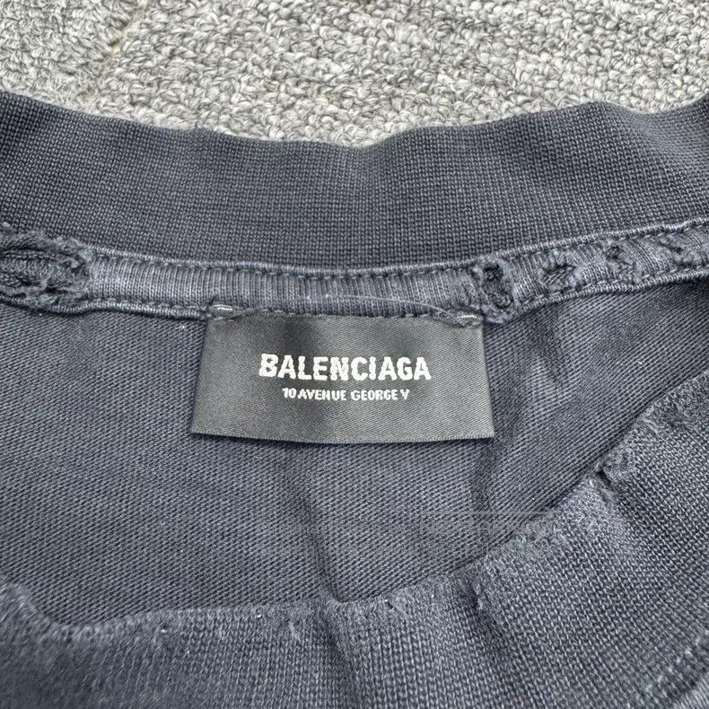 Balenciaga Balenciaga Graffiti Distressed Hole Short Sleeve Size US M / EU 48-50 / 2 - 2 Thumbnail