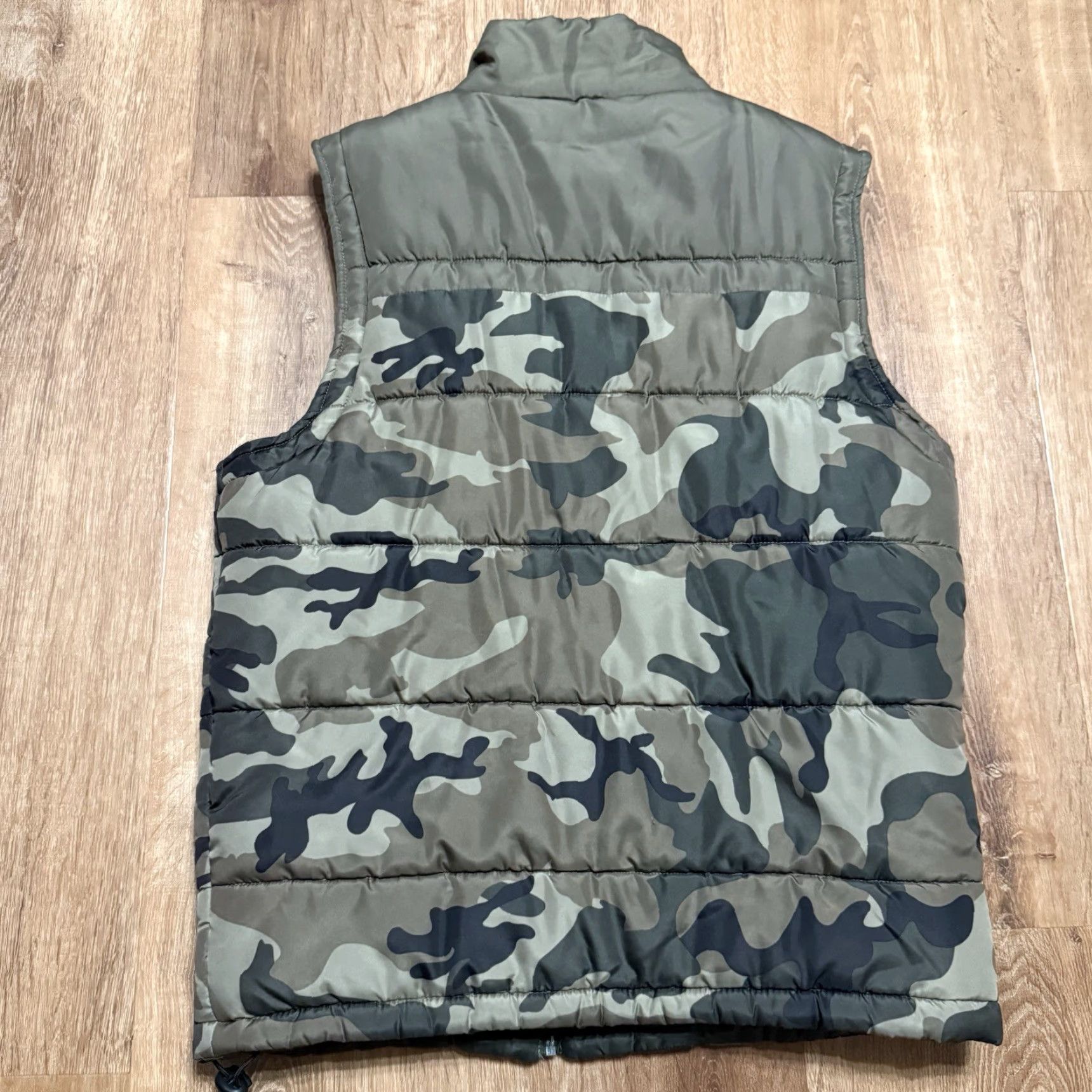 Ecko Unltd. VINTAGE Ecko Unltd. Puffer Vest Mens Medium Green Camo 90s Streetwear, 90s Theme, Full Zip, Pockets, Relaxed Fit, Regular Size, Polyester Size US M / EU 48-50 / 2 - 2 Thumbnail