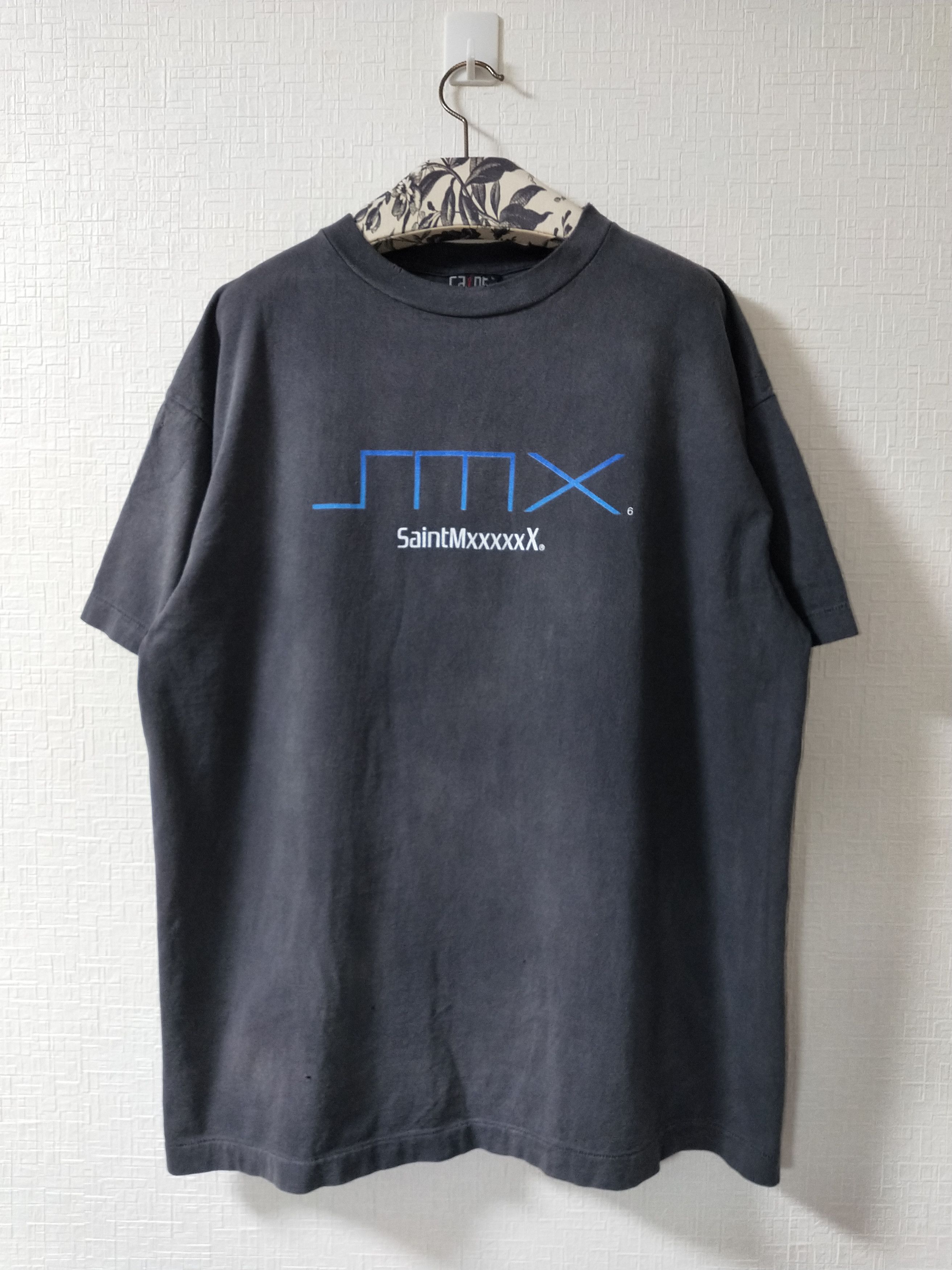SaintMxxxxxxX PS2 Tシャツ SAINT MXXXXXX PS2 logo-print cotton T-shirt | Harvey Nichols