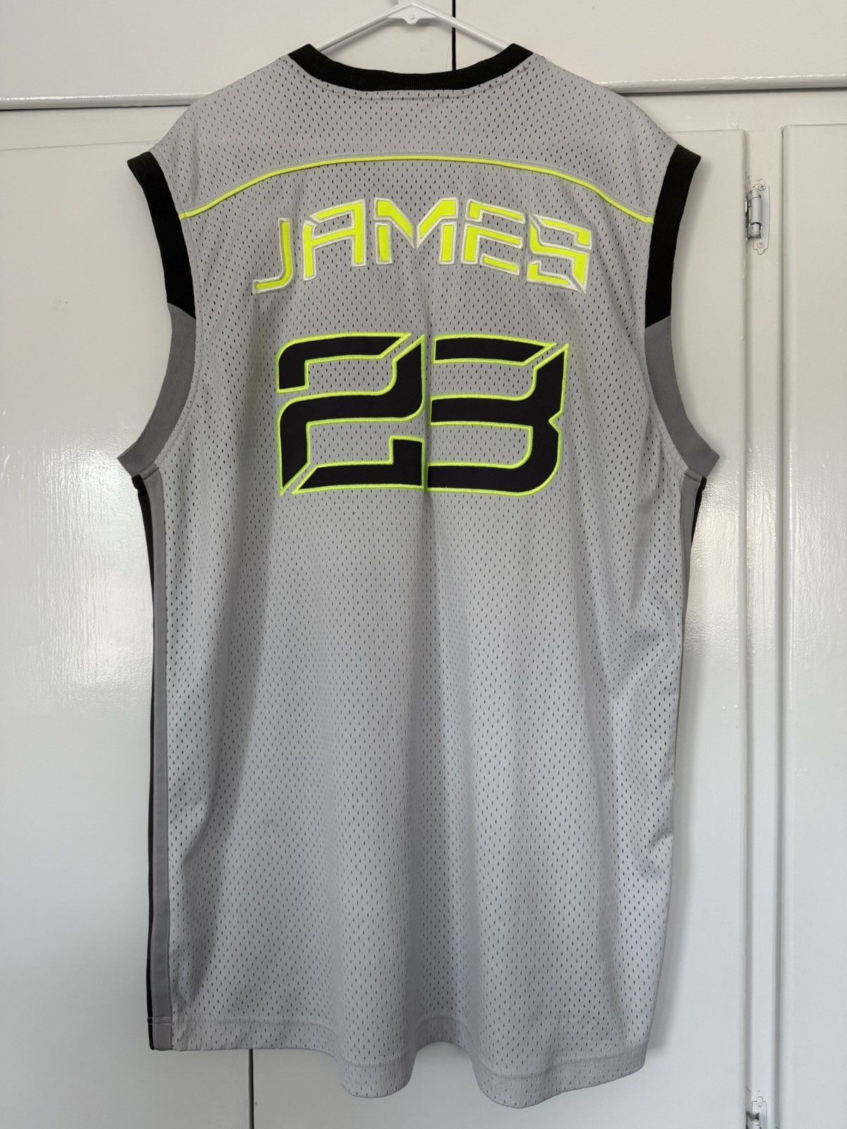 Nike NIKE AIR LEBRON JAMES KING 23 TEAM JERSEY SILVER TAG VINTAGE Size US XXL / EU 58 / 5 - 2 Thumbnail