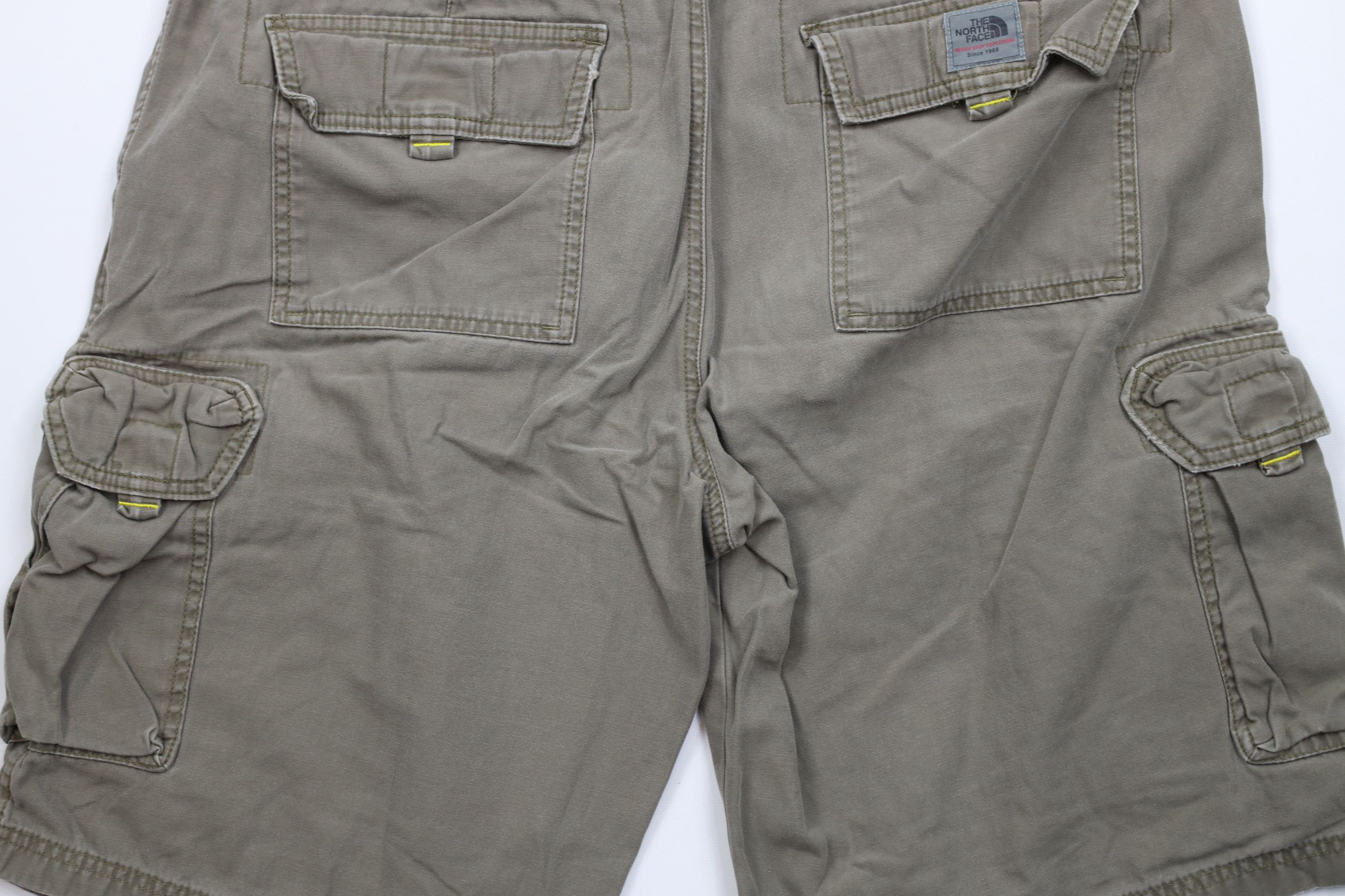 The North Face × Vintage Vintage The North Face Spell Baggy Fit Cargo Shorts Green Size US 38 / EU 54 - 12 Thumbnail