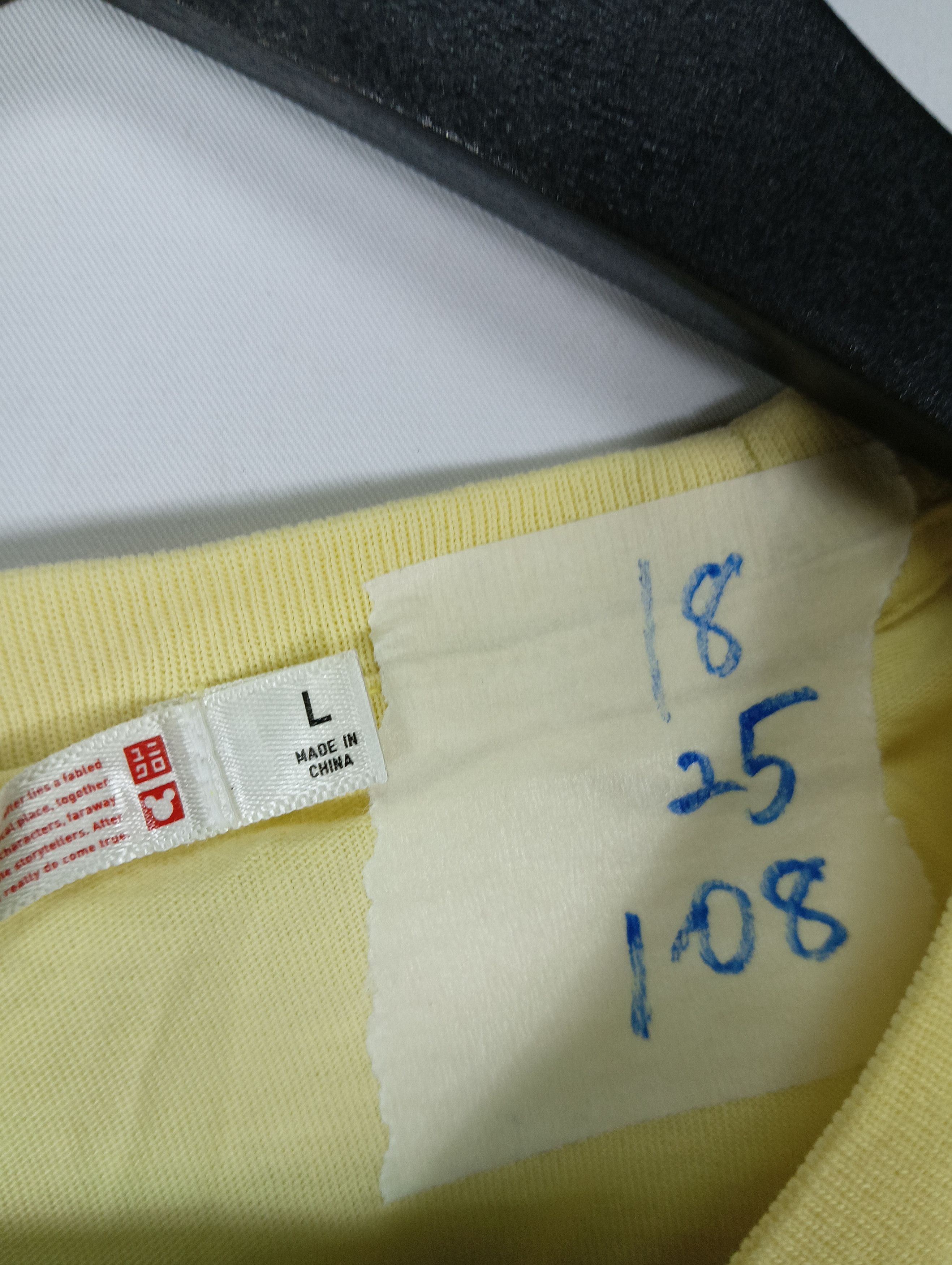 Disney vintage mickey mouse big logo disney uniqlo tee Size US S / EU 44-46 / 1 - 3 Thumbnail