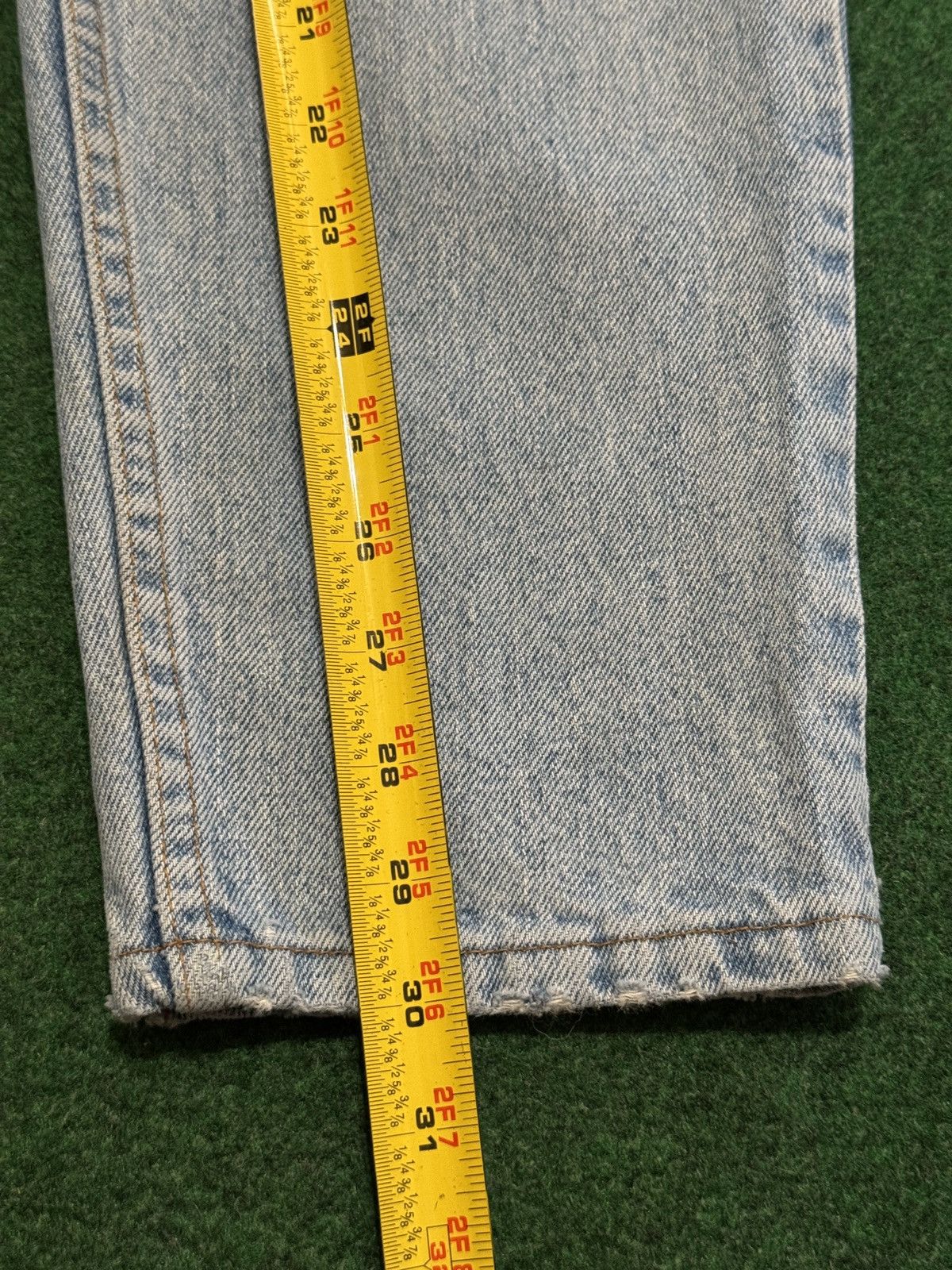 Levi's Vintage Clothing 90s Levi’s 550 Relaxed Distressed Light Wash 31x30 Jeans Size US 31 - 7 Thumbnail