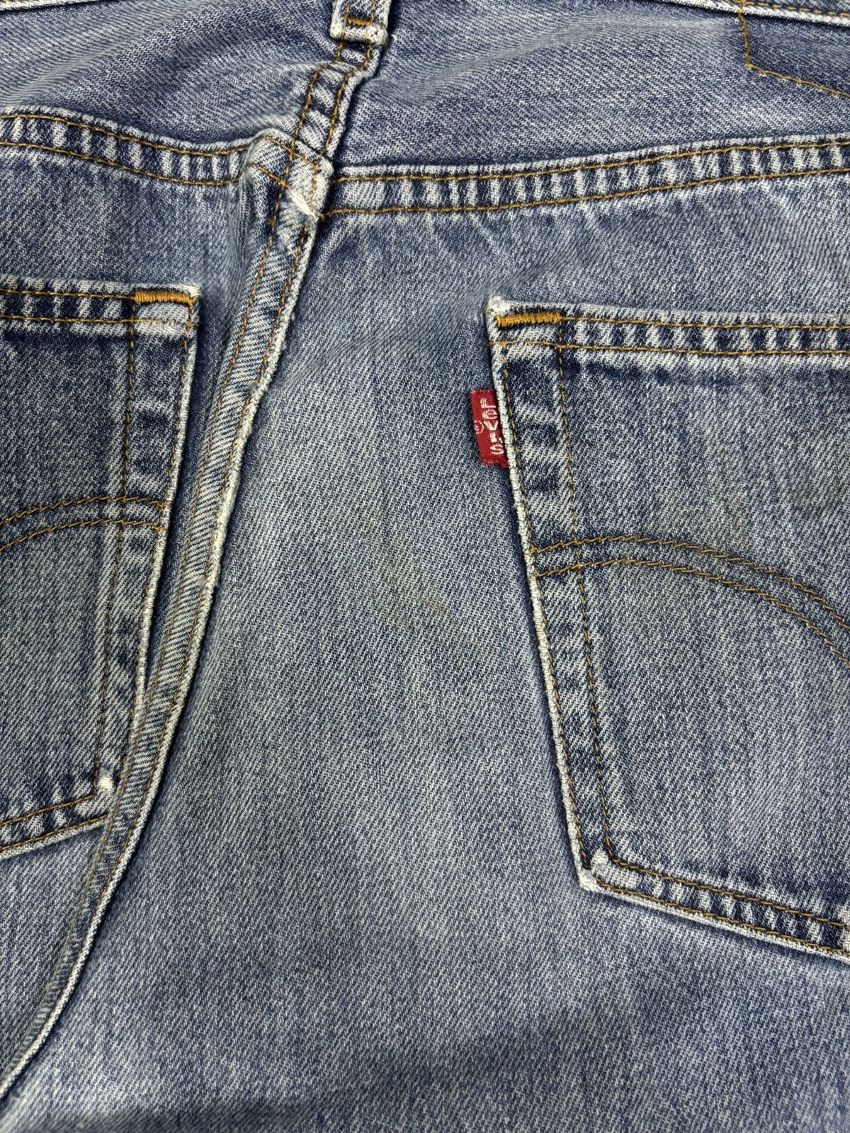 Levi's Vintage 90s Levis 501 Blue Wash Button Fly Distressed Jeans Size US 33 - 12 Thumbnail