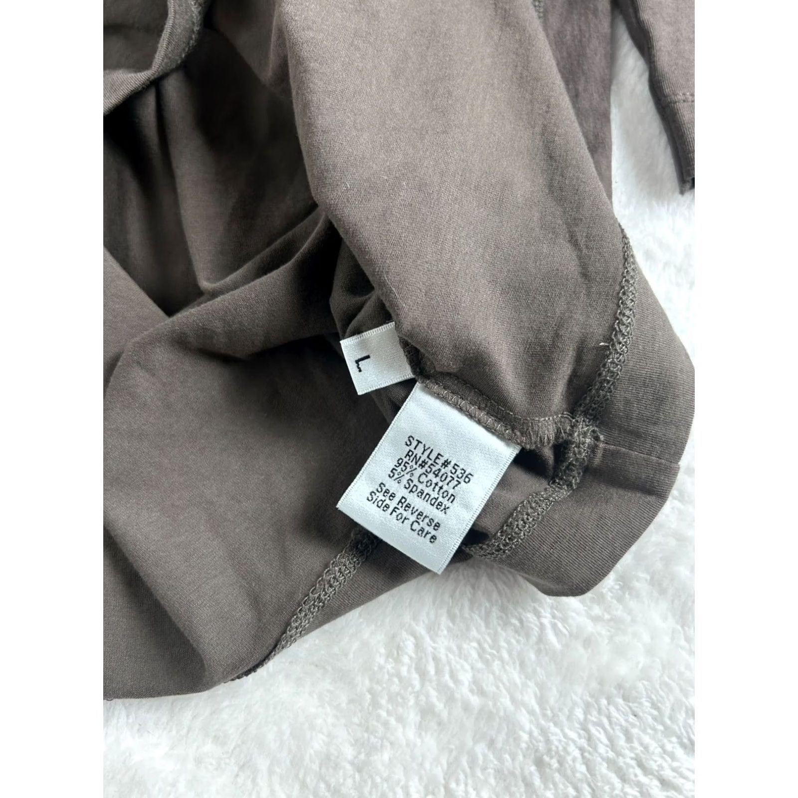 Vintage CAbi Olive 3/4 Sleeve Ruched Scoop Neck Top Large Stretchy Cotton Blend Shirt Adult Large Olive Ruched Scoop Neck 3/4 Sleeve Womens Size L / US 10 / IT 46 - 4 Thumbnail