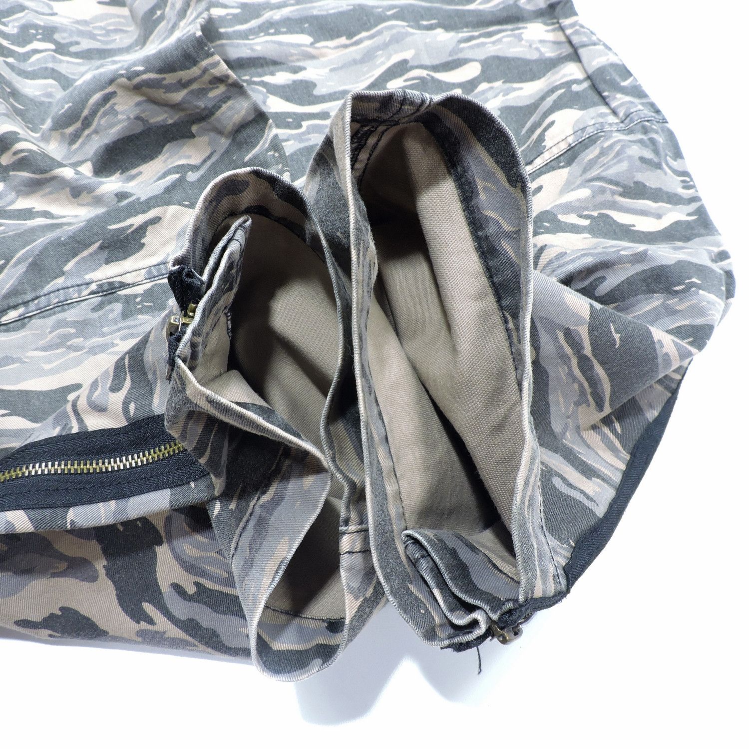 Japanese Brand MATHAWK UNION MADE TIGER STRIPES CARGO LONG PANTS Size US 32 / EU 48 - 17 Thumbnail