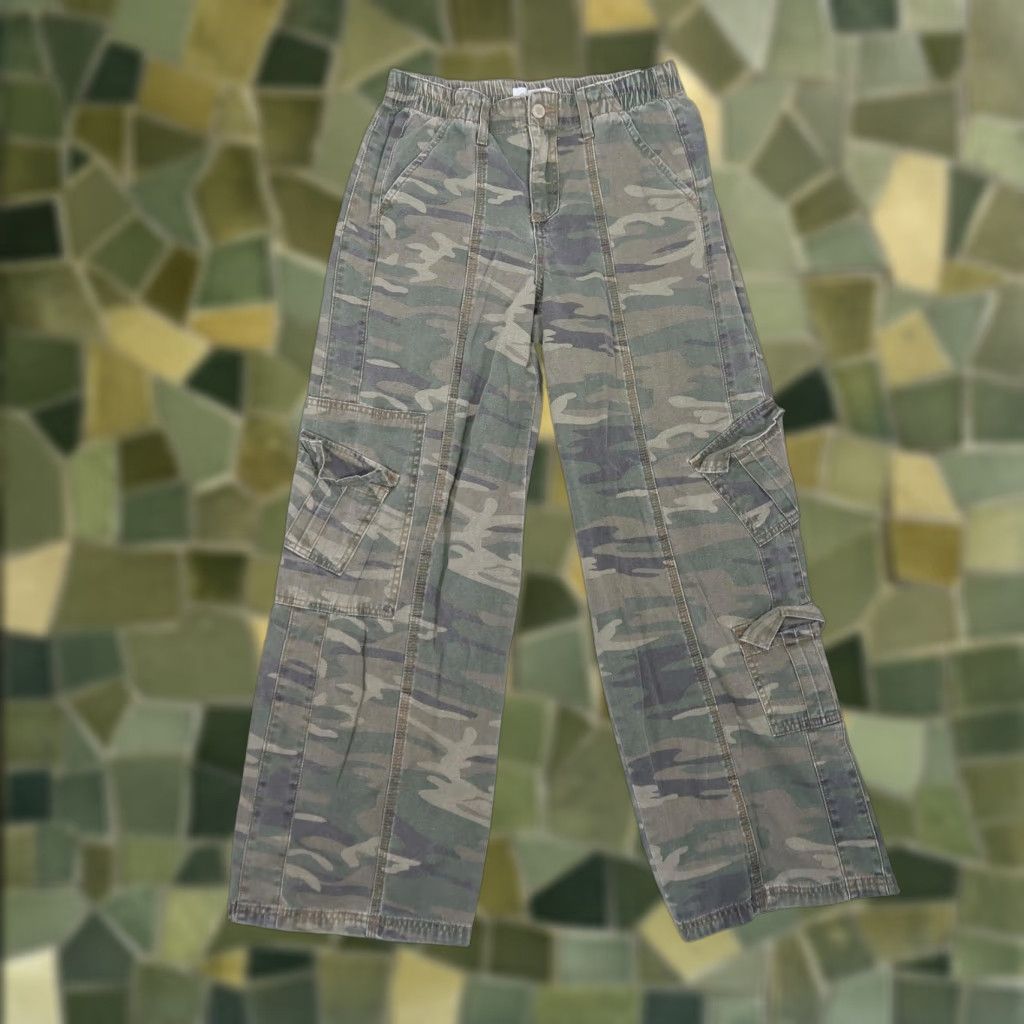 Vintage VINTAGE Angel Kiss Olive Green Camo Cargo Wide Leg Pull-On Pants 9/29 Womens Pants Camouflage Fall Spring Casual Cotton High Rise 11" Inseam 29" Size 30" / US 8 / IT 44 - 1 Thumbnail