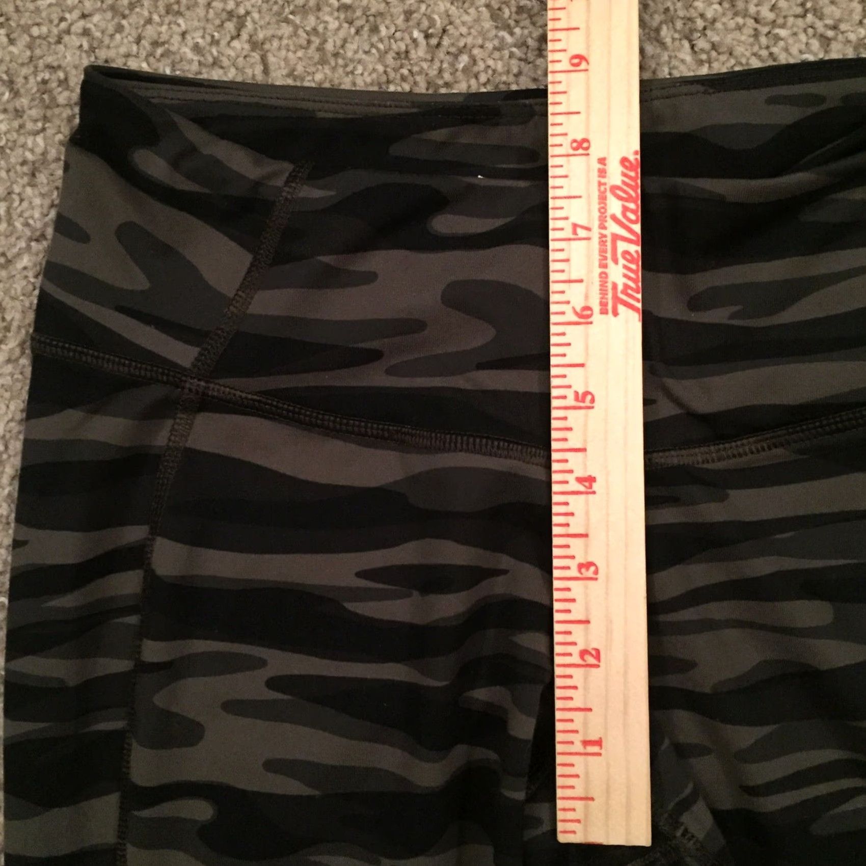 Old Navy Old Navy Leggings Womens Small Knee Length Green Camo Jegging Activewear Colorful 20in Inseam 24in Waist Size 28" / US 6 / IT 42 - 4 Thumbnail