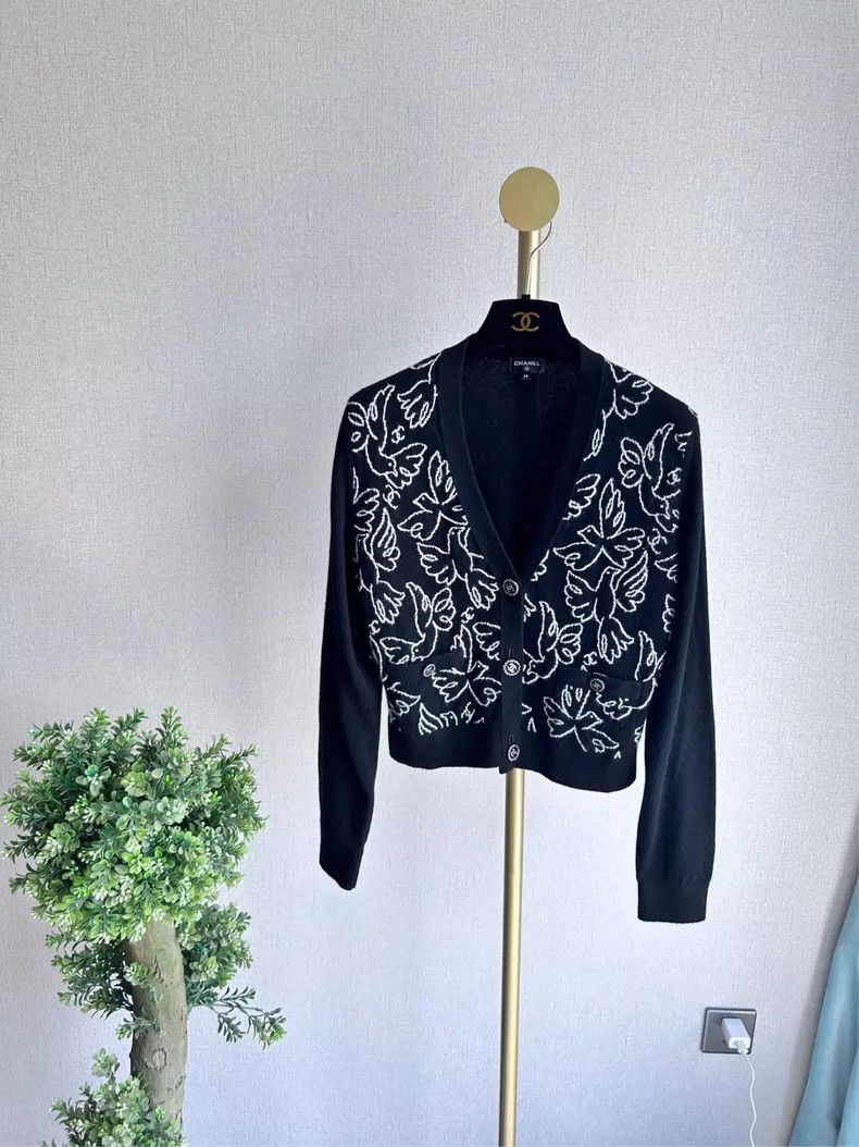 Chanel Chanel Early Spring Peace Dove Pattern Cashmere Knitted Ca Size XS / US 0-2 / IT 36-38 - 1 Thumbnail