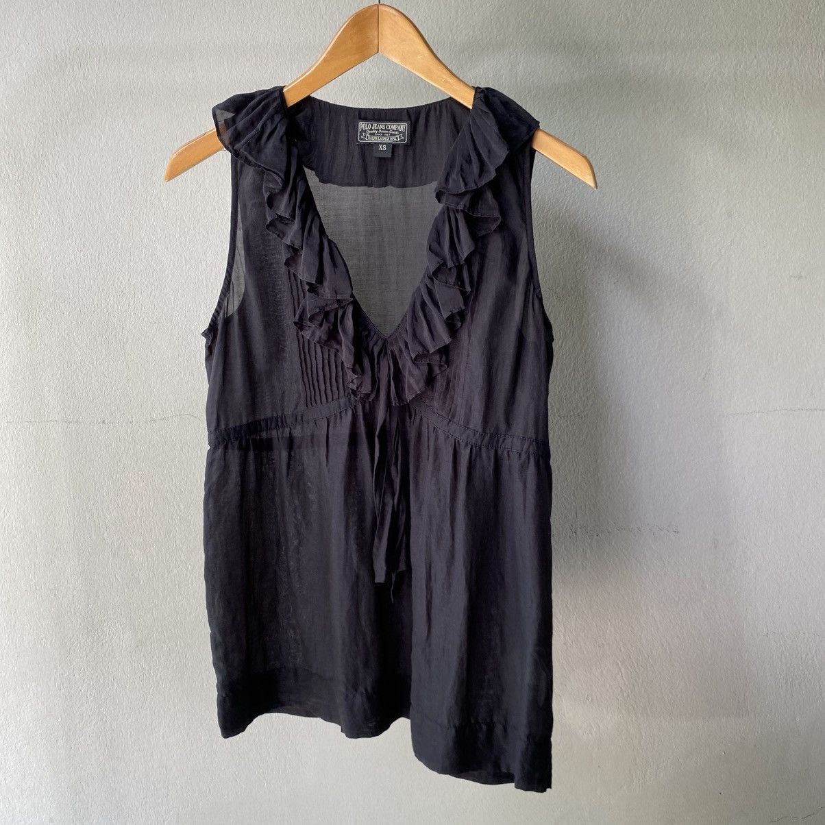 Polo Ralph Lauren Polo Black Sleeveless Ruffle V-Neck Blouse Size XS / US 0-2 / IT 36-38 - 12 Thumbnail