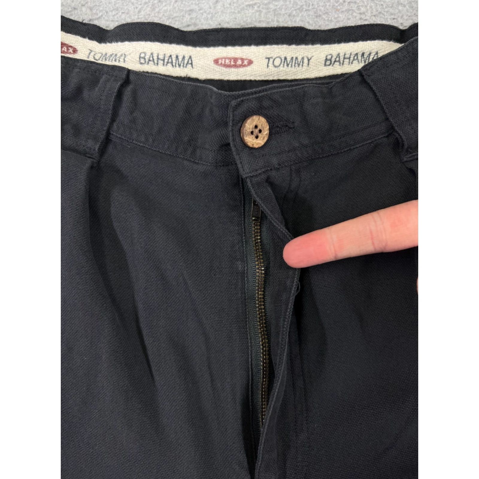 Tommy Bahama Tommy Bahama Shorts Men 34 Black 100% Silk Pleated Golf Vacation Beach Bermuda Easy Care Quick Dry Pockets Logo Solid Size US 34 / EU 50 - 6 Thumbnail