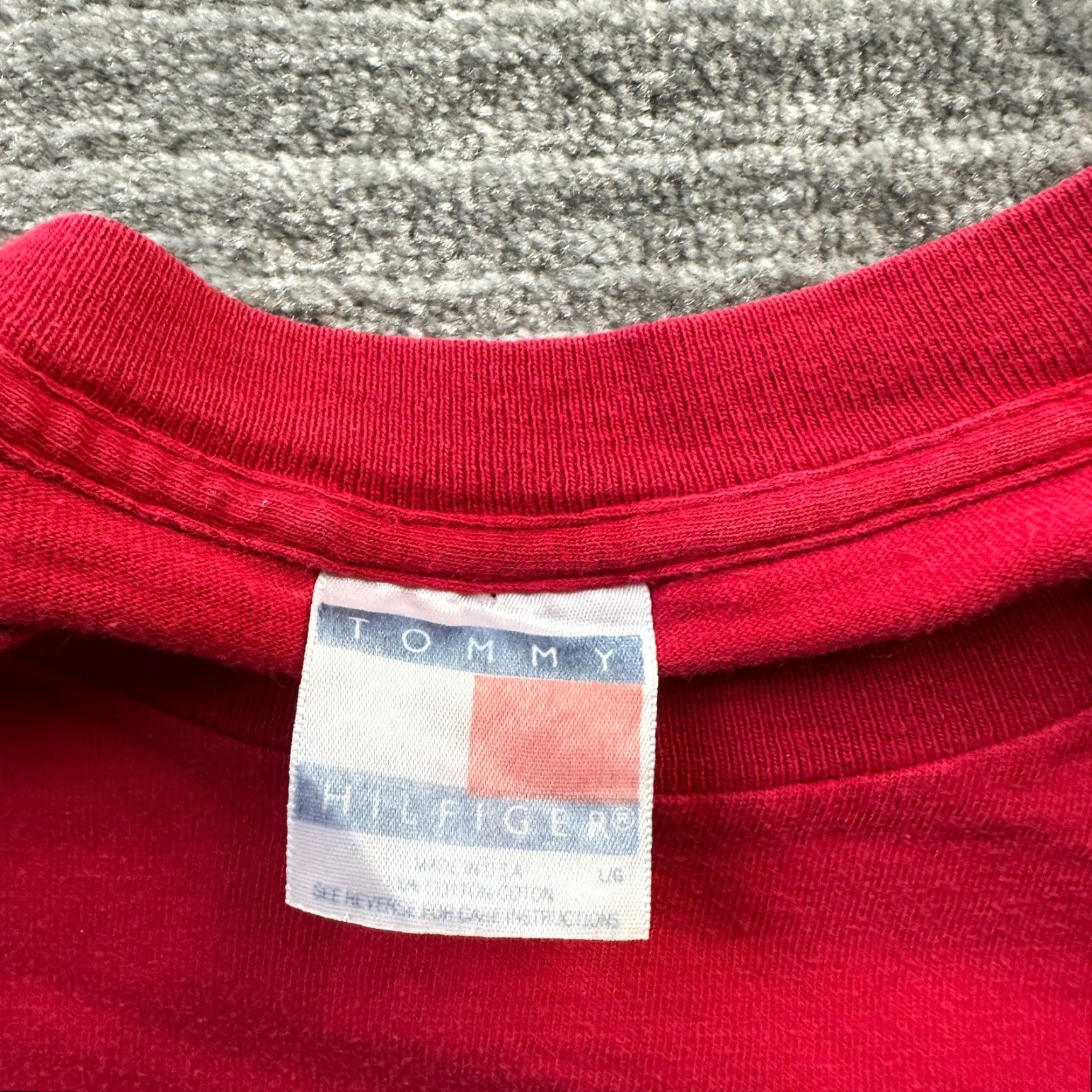 Tommy Hilfiger VINTAGE Tommy Hilfiger Shirt Mens Large Red Snow Ski Graphic USA Made Size US L / EU 52-54 / 3 - 7 Thumbnail