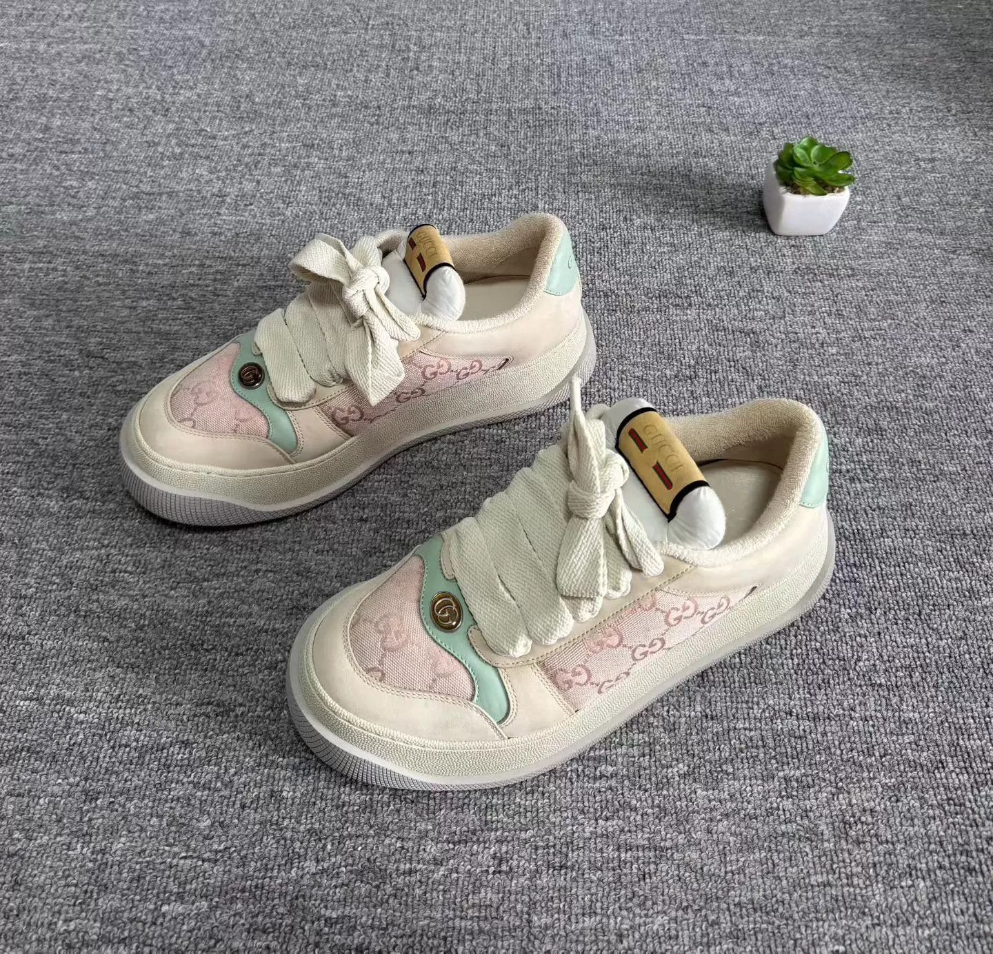 Gucci Gucci shoe 40.5 like new original box no side tag full tread Size US 7.5 / EU 40-41 - 1 Thumbnail