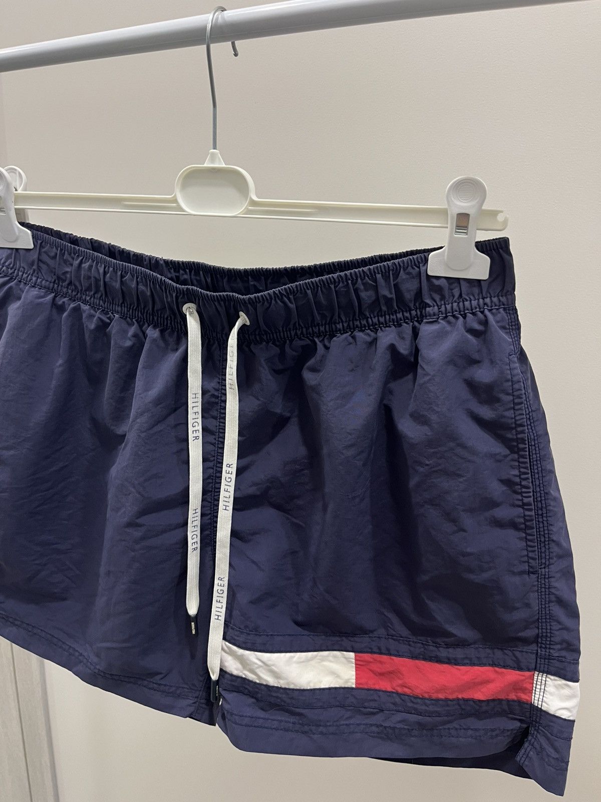 Other Vintage Tommy Hilfiger Shorts Big Logo Size US 34 / EU 50 - 2 Thumbnail