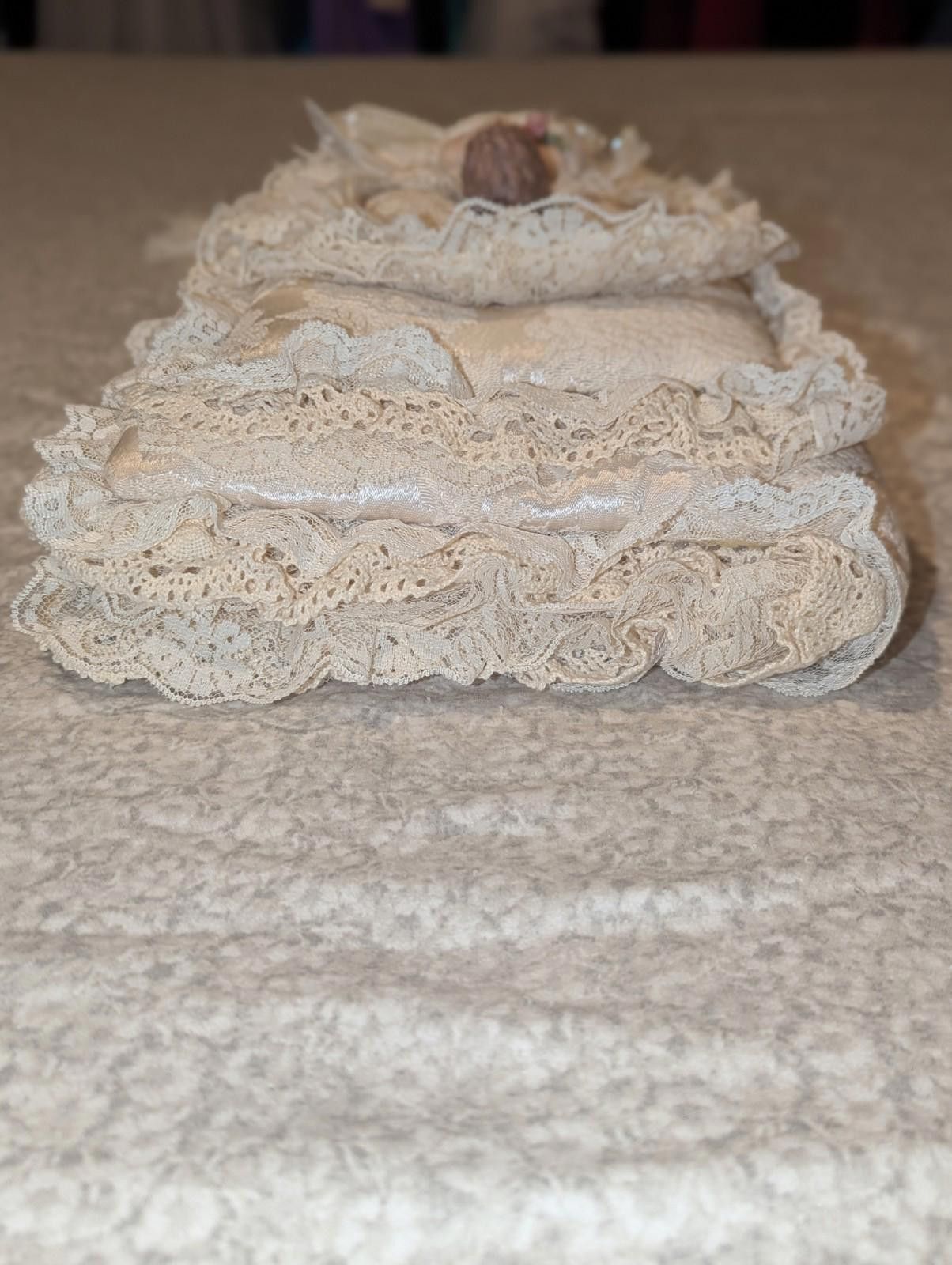 Designer Vintage DS-MAX Lace Victorian Photo Album With Doll Figurine Size ONE SIZE - 4 Thumbnail