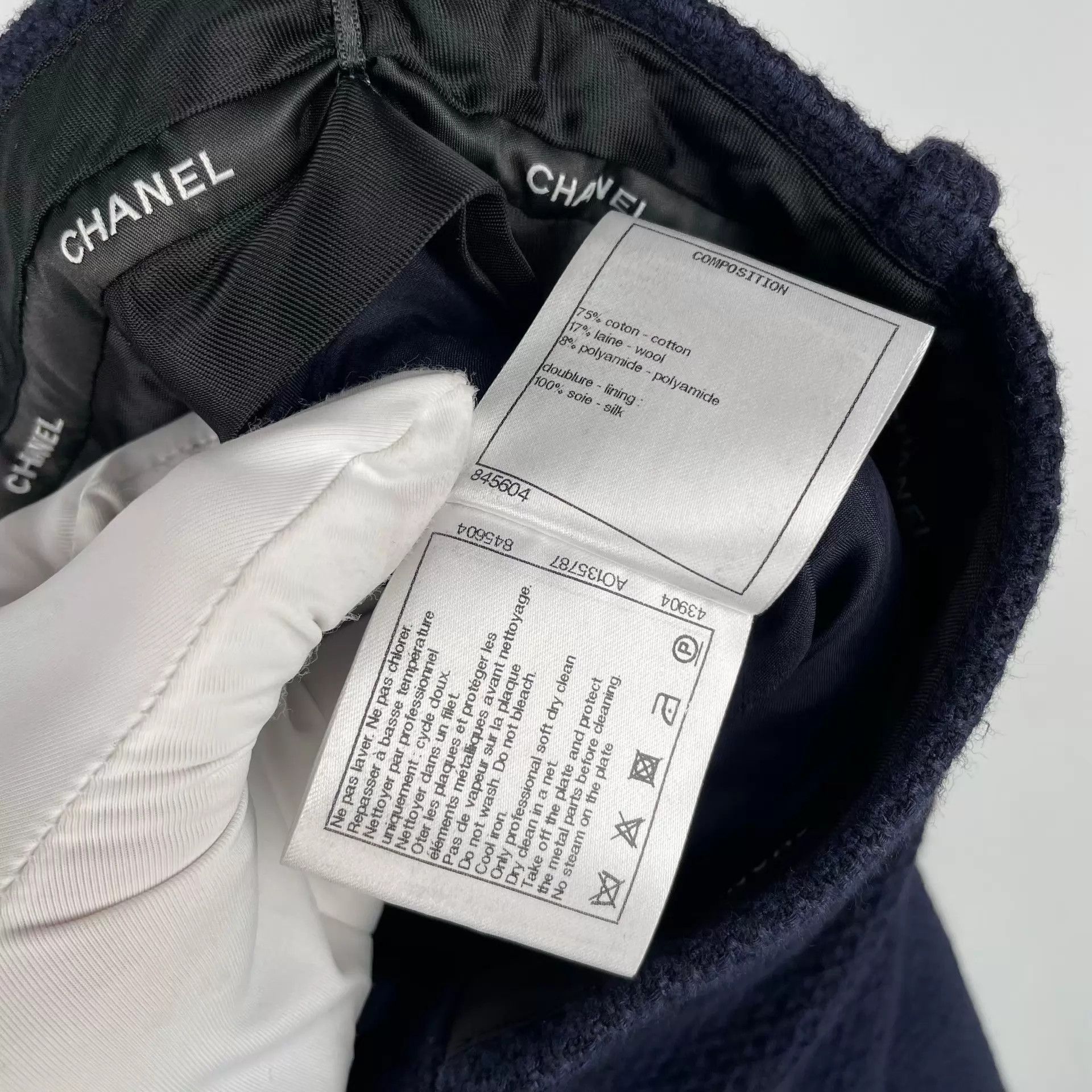Chanel Chanel Navy Blue Shorts Size 28" / US 6 / IT 42 - 7 Thumbnail