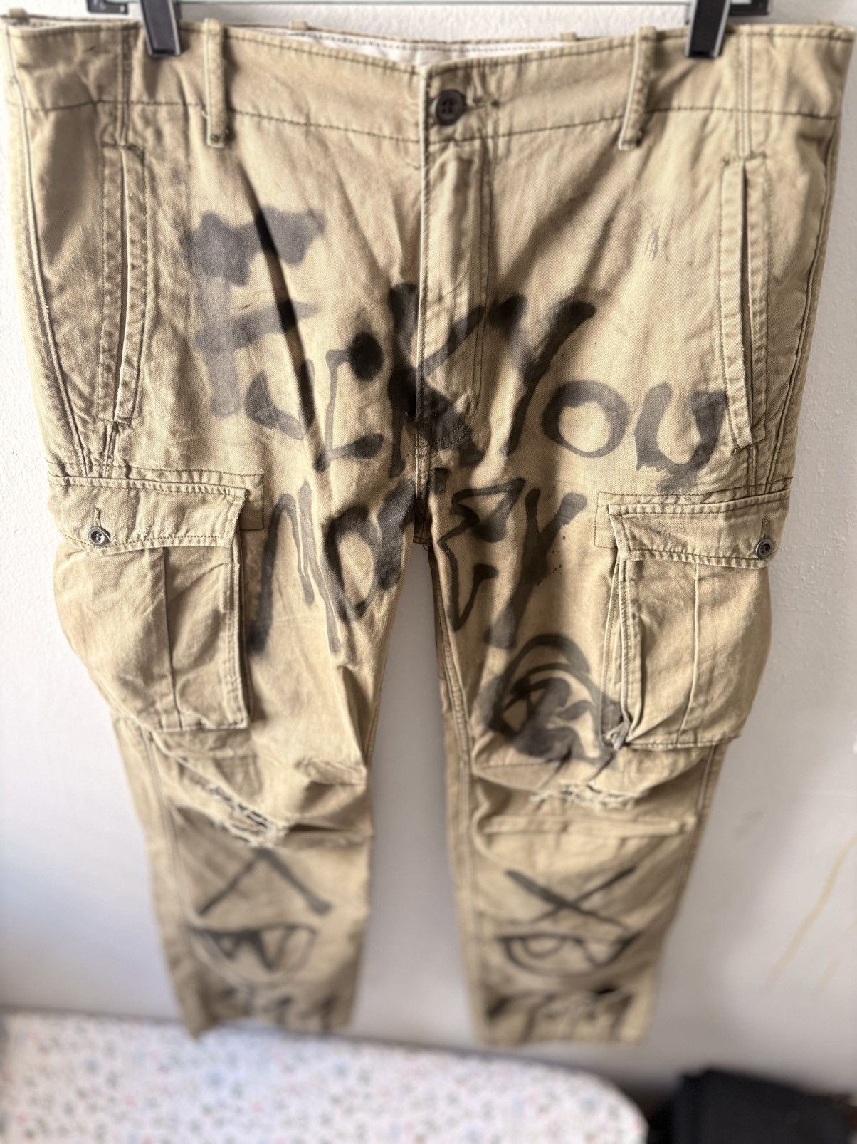Levi's Vintage Clothing Levi’s khaki cargo pants reworked by R7PZI. Size US 33 - 3 Thumbnail