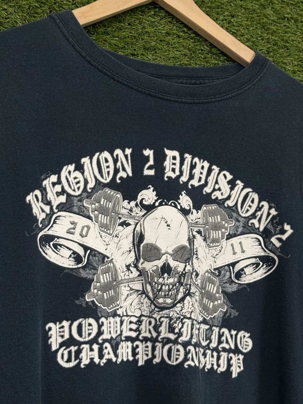 Vintage Vintage Powerlifting Weightlifting Barbell Skull Logo Tee XL Size US XL / EU 56 / 4 - 1 Thumbnail