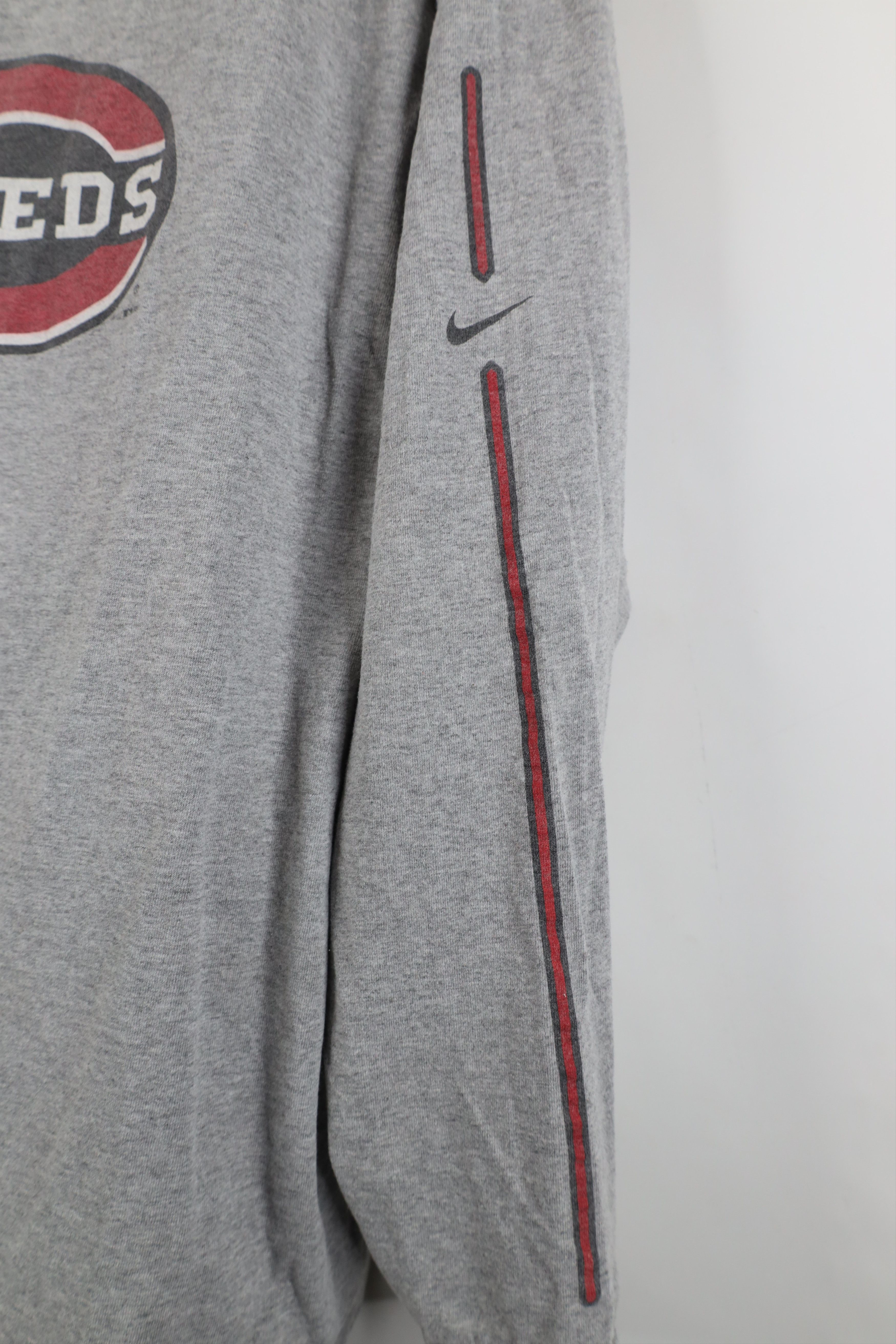 Nike Vintage Y2K 2001 Nike Swoosh Cincinnati Reds T-Shirt Gray Size US L / EU 52-54 / 3 - 5 Thumbnail
