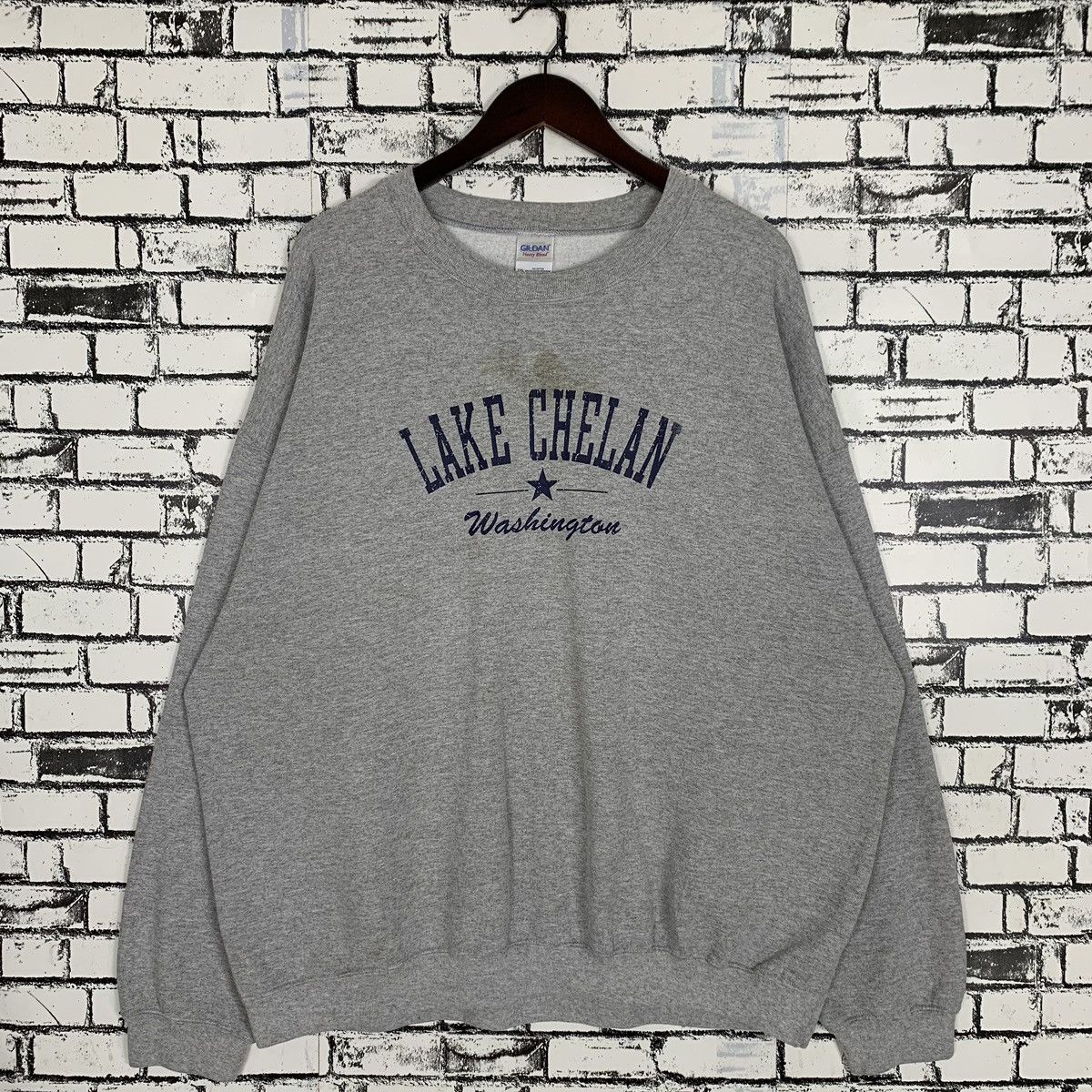 image of Vintage Lake Chelan Narrow Chelan County North Sweatshirt in Silver, Men's (Size 2XL)