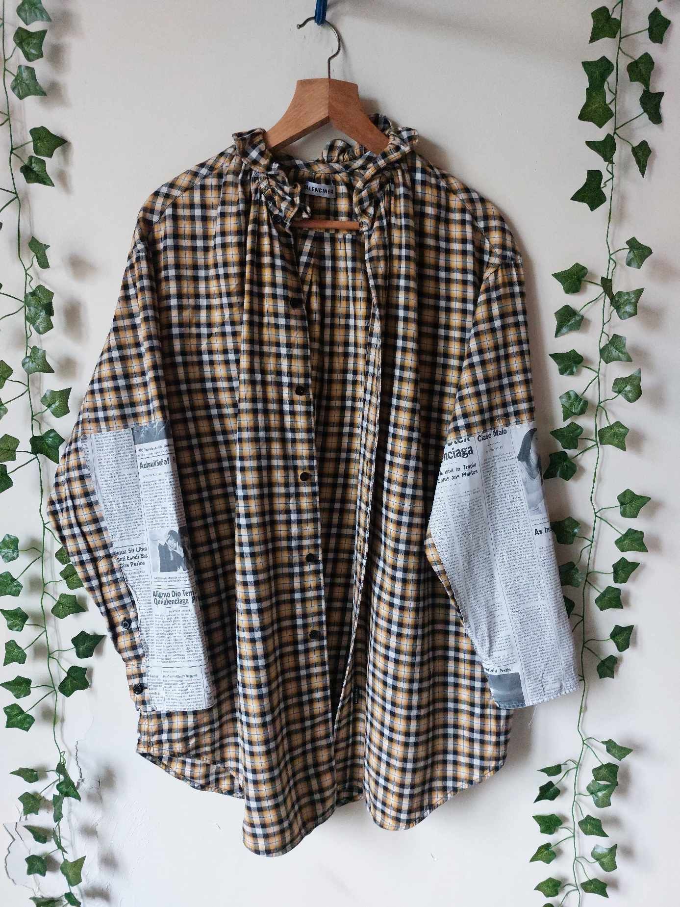 newspaper shirt balenciaga