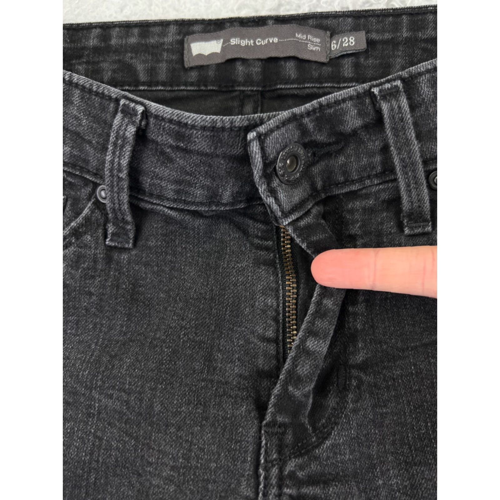 Levi's VINTAGE Levis Pants Womens 6 Black Denim Jeans Slight Curve Mid Rise Slim Cotton 28x26 Size 28" / US 6 / IT 42 - 5 Thumbnail