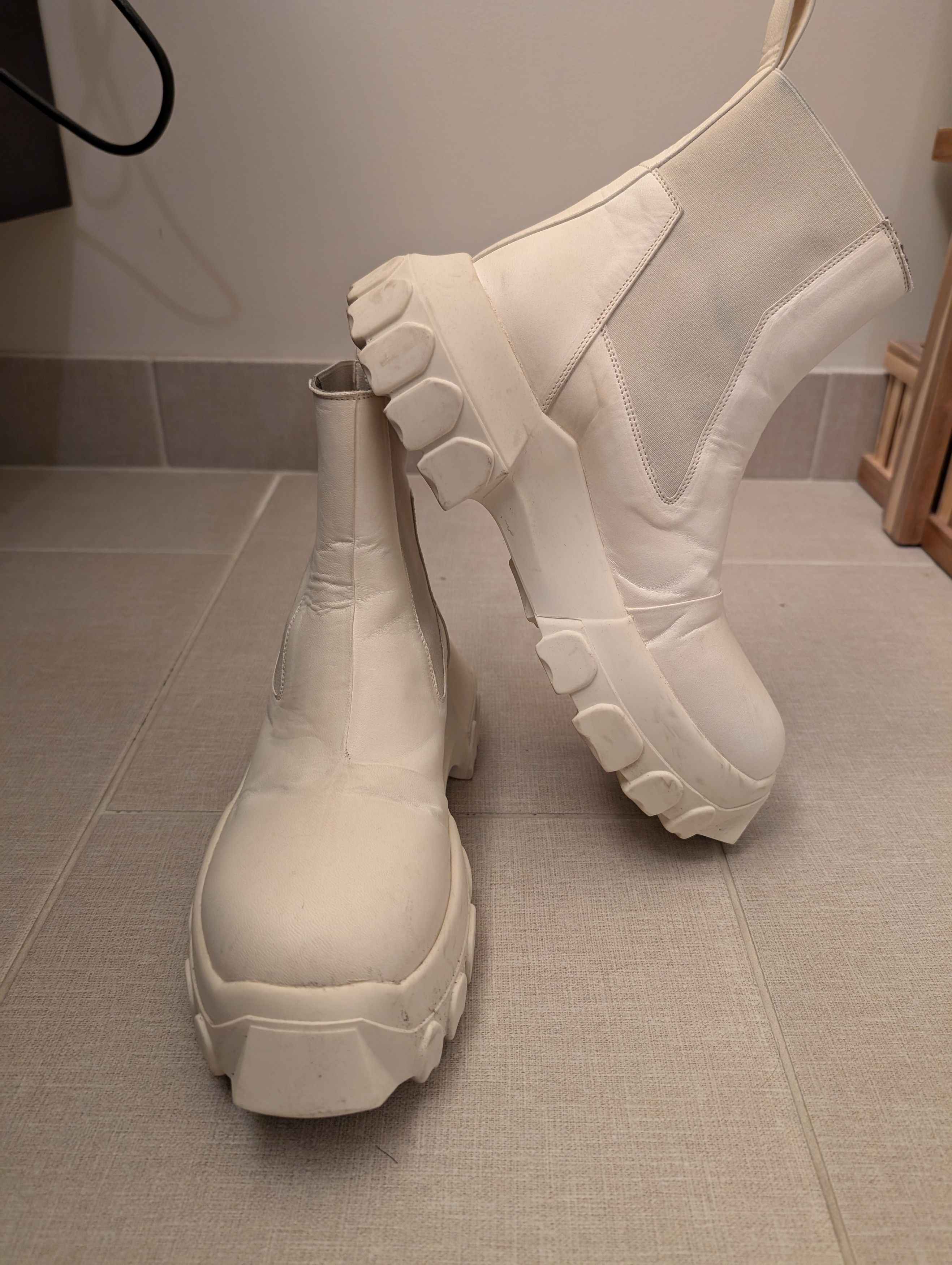 Rick Owens Rick Owens White Bozo Tractor Beetle Chelsea Boots Size US 6 / EU 39 - 2 Thumbnail