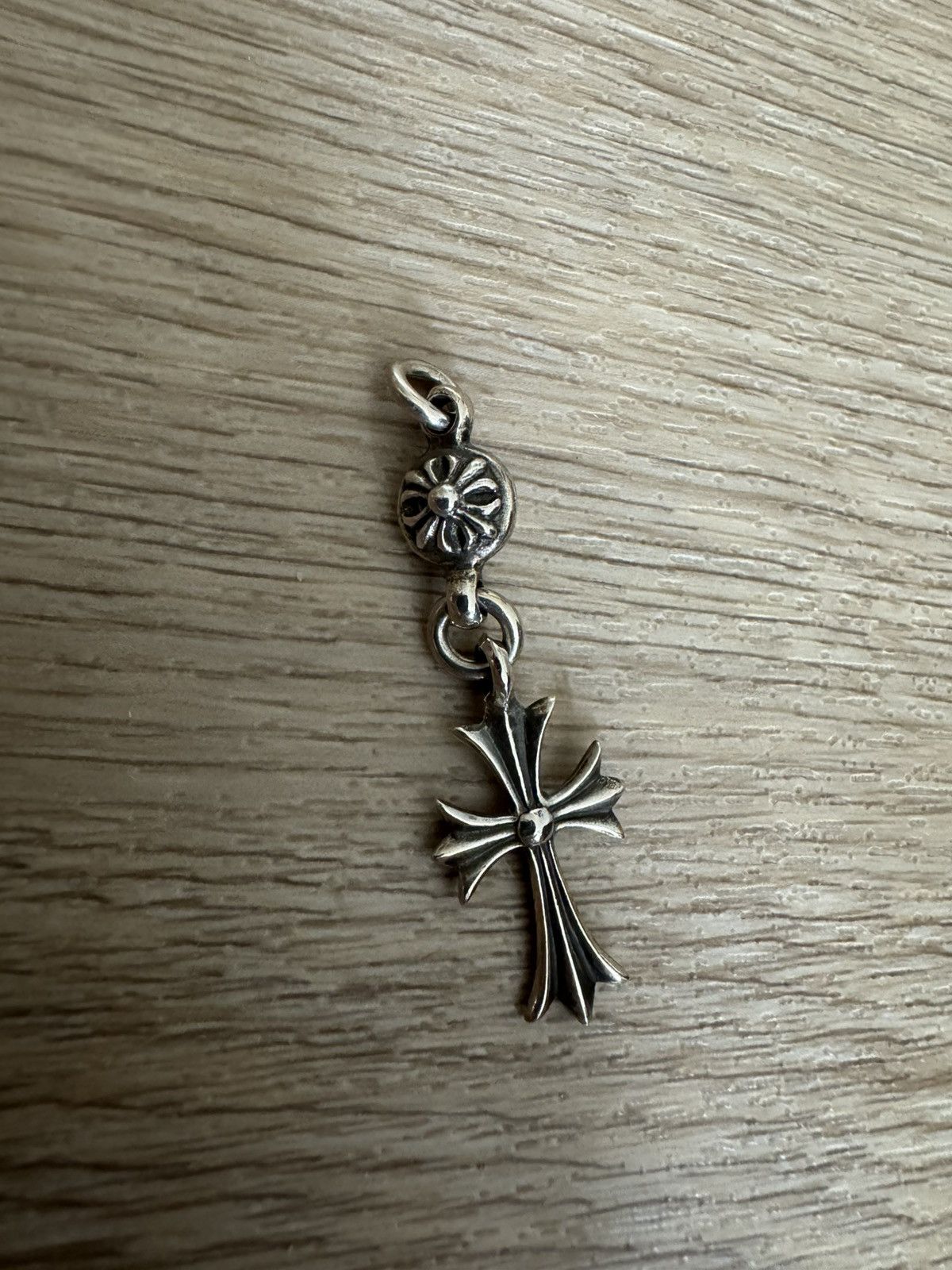 Chrome hearts 1b cross pendant main image 0