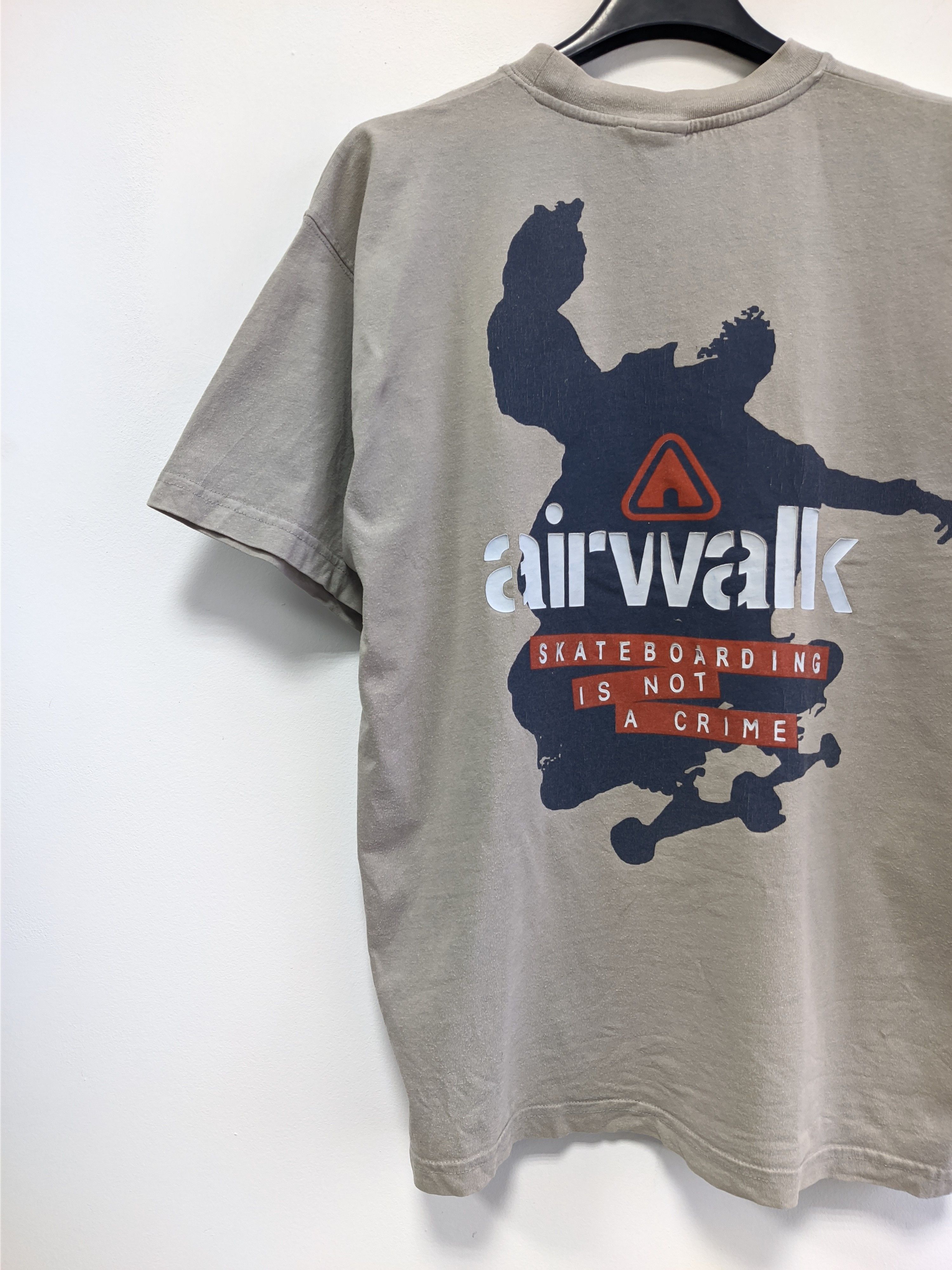 Vintage vintage sk8 y2k tshirt skateboarding airwalk printed Size US M / EU 48-50 / 2 - 5 Thumbnail