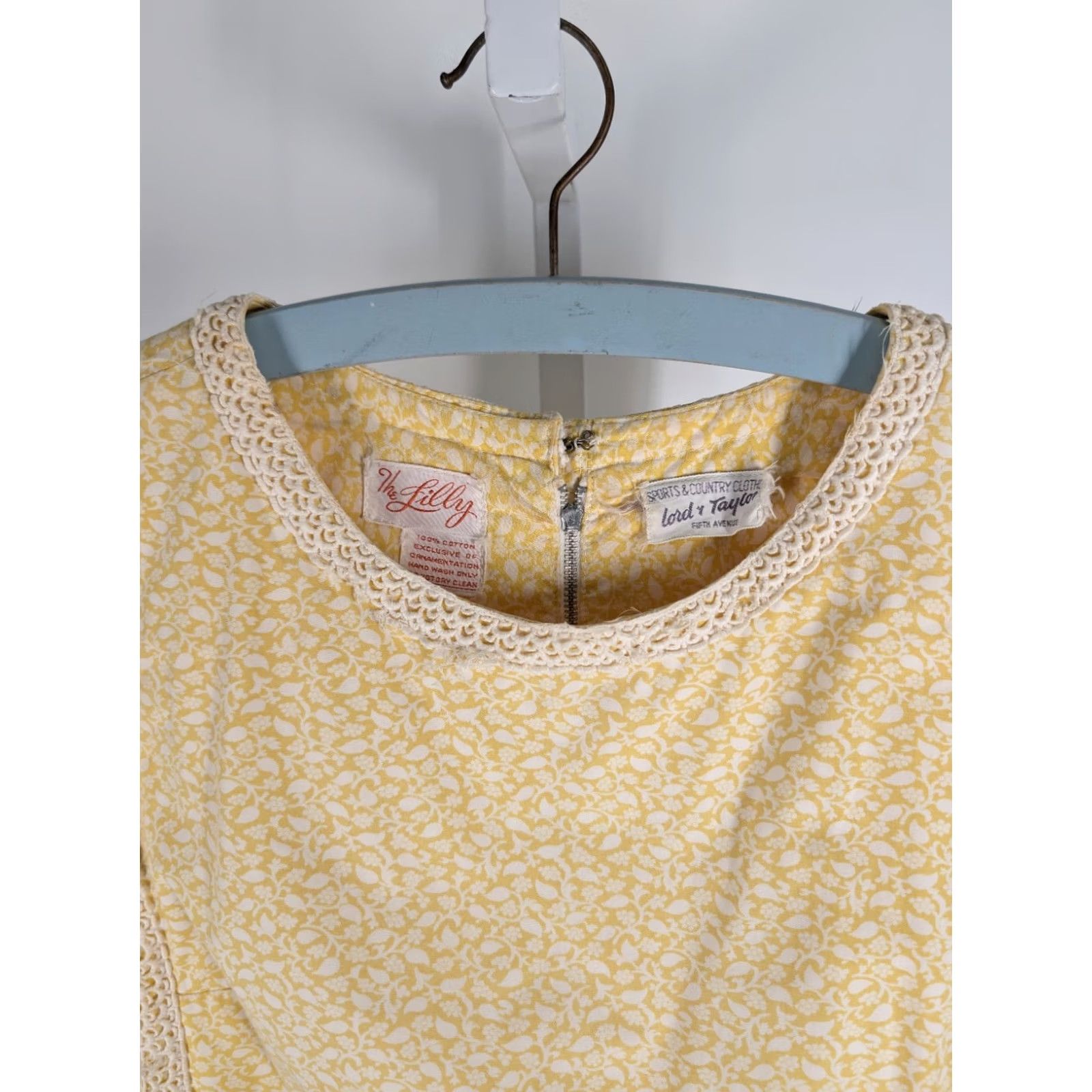 Lilly Pulitzer VINTAGE Lilly Pulitzer Shift Dress Yellow Floral Lace Trim Lord & Taylor 60s Women's Dress Size XS / US 0-2 / IT 36-38 - 4 Thumbnail