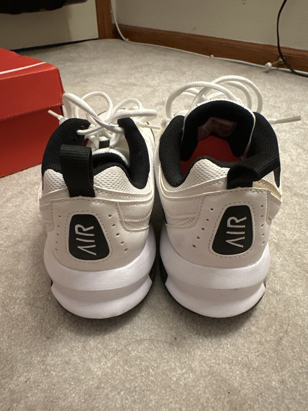 Nike Used Nike Air Max AP ‘White Black’ Size US 9 / EU 42 - 4 Thumbnail