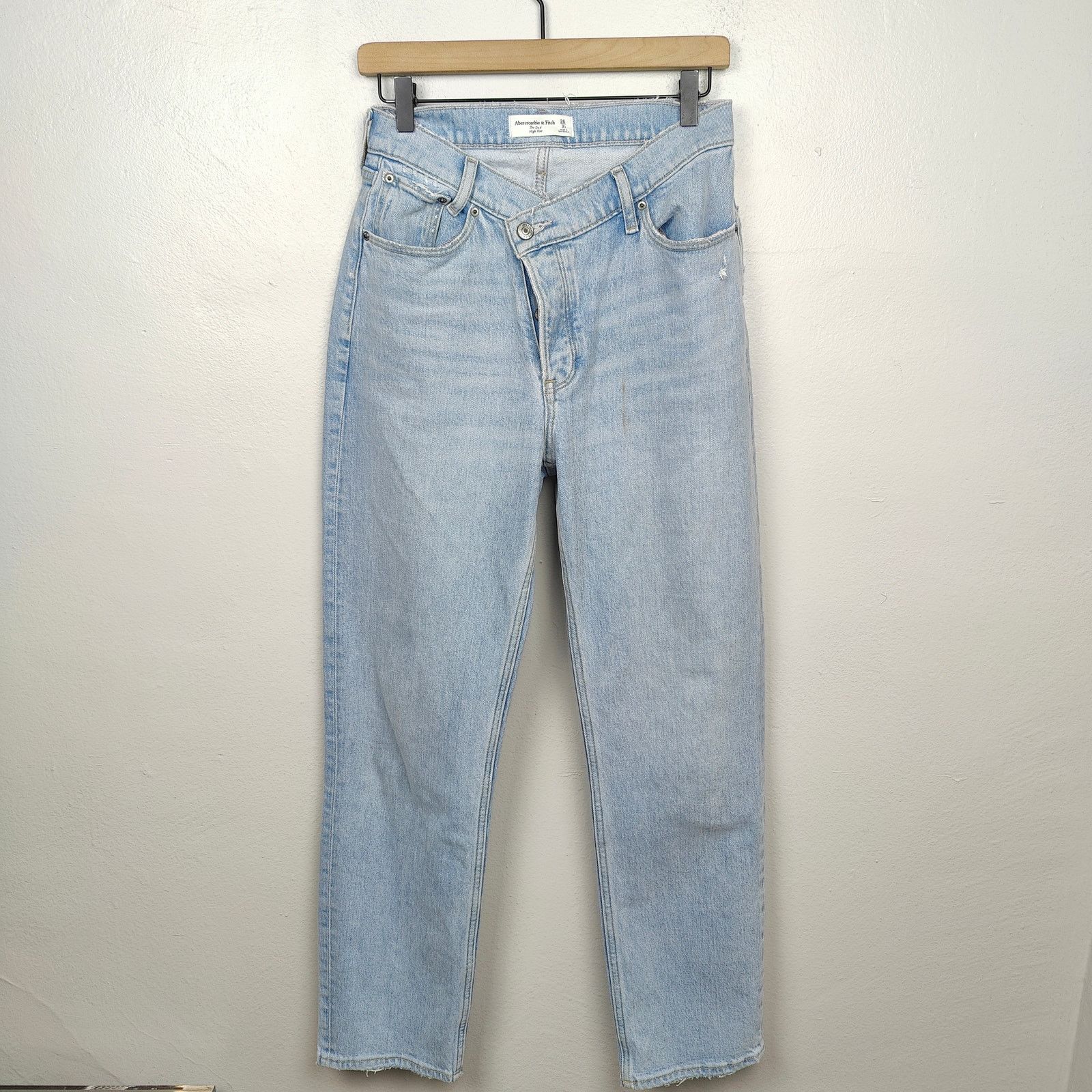 Abercrombie & Fitch Abercrombie & Fitch The Dad Straight Jeans 26 2R Cross Waist Size 26" / US 2 / IT 38 - 1 Thumbnail