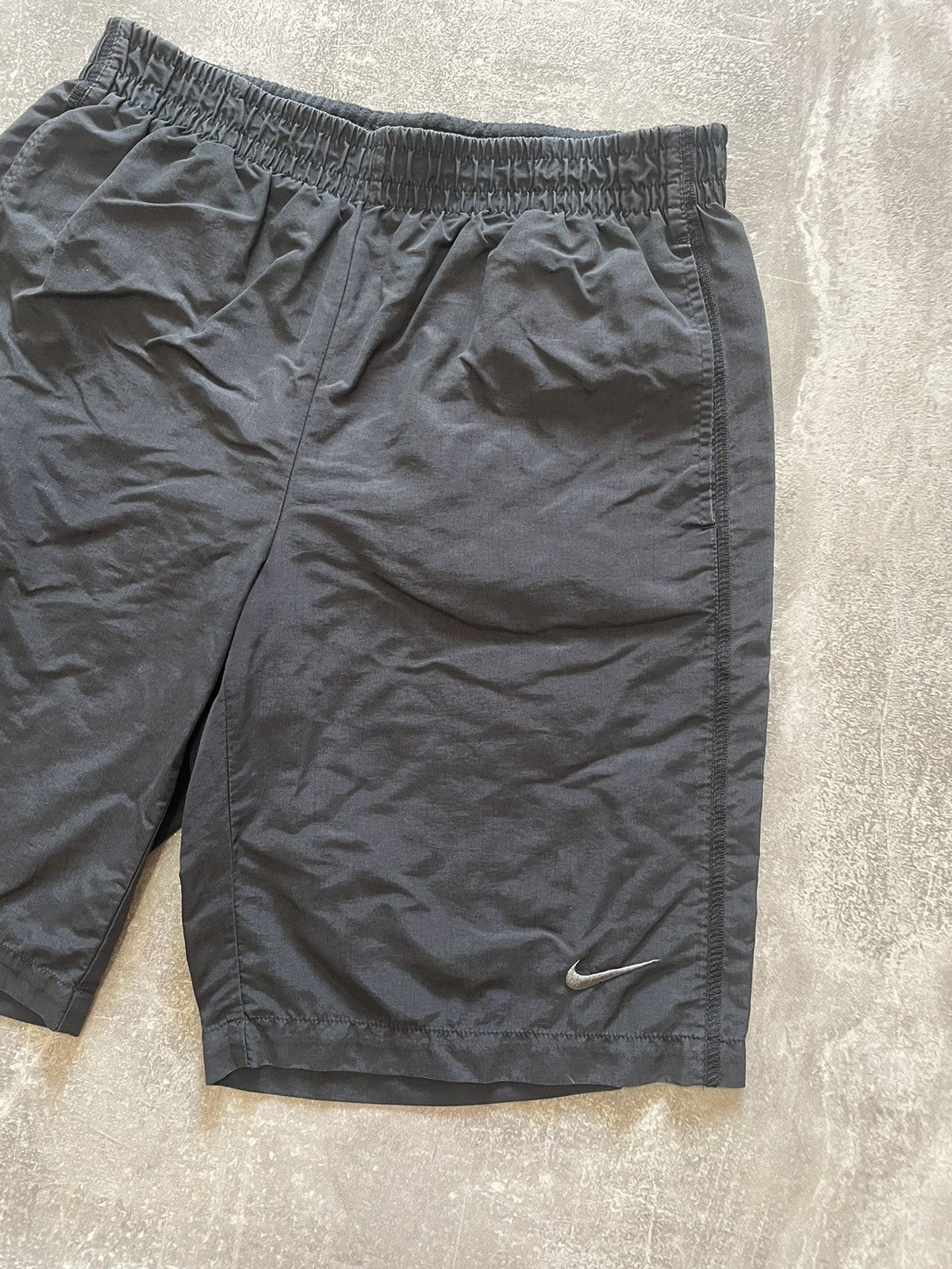 Nike × Vintage Vintage Nike Black Shorts Swoosh Logo M Size US 32 / EU 48 - 2 Thumbnail