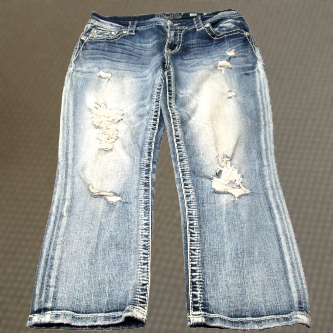 Miss Me Miss Me Jeans Women Cropped 28 Inseam 22 Light Wash Distressed Embroidered Rhinestone Denim 31x22 Zip Button Jeans Womens Size 28" / US 6 / IT 42 - 1 Thumbnail