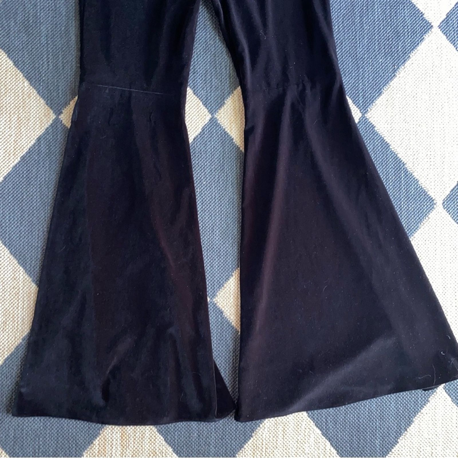 Alice + Olivia Alice + Olivia $399 Jinny Side-Zip Pants Black Velvet 6 EUC Size 28" / US 6 / IT 42 - 9 Thumbnail
