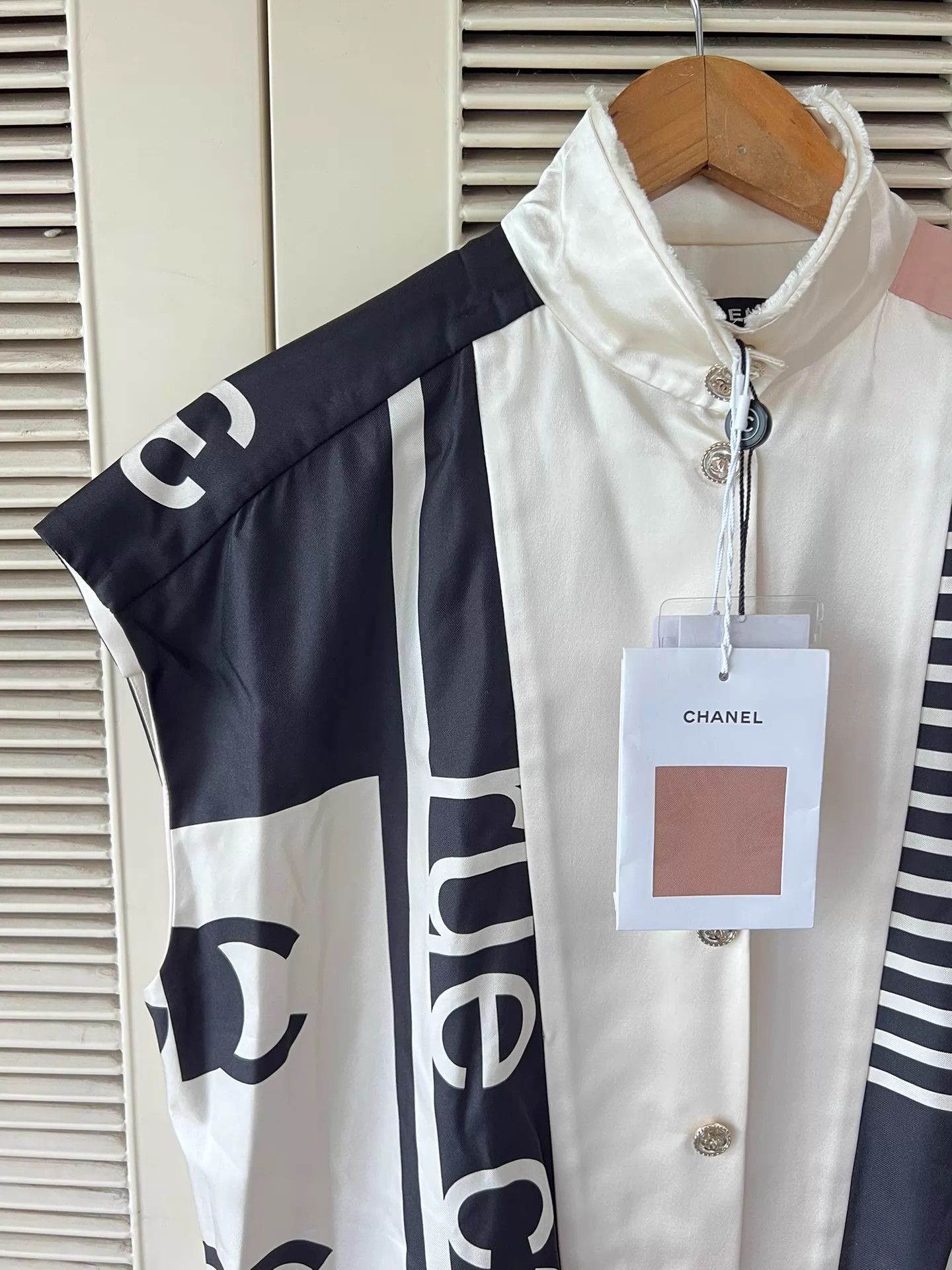 Chanel CHANEL Color Blocked Logo Sleeveless Shirt 38 Size S / US 4 / IT 40 - 4 Thumbnail