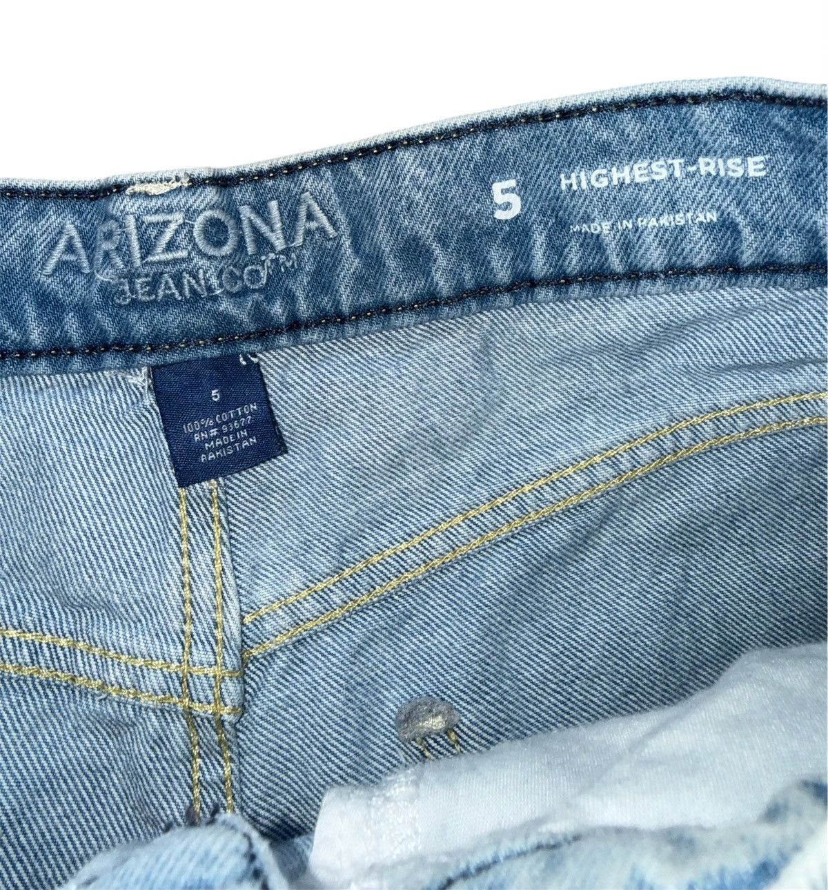 Arizona Jean Co. Women’s-Juniors High-Rise Light Wash Shorts Size 5 Size 26" / US 2 / IT 38 - 3 Thumbnail
