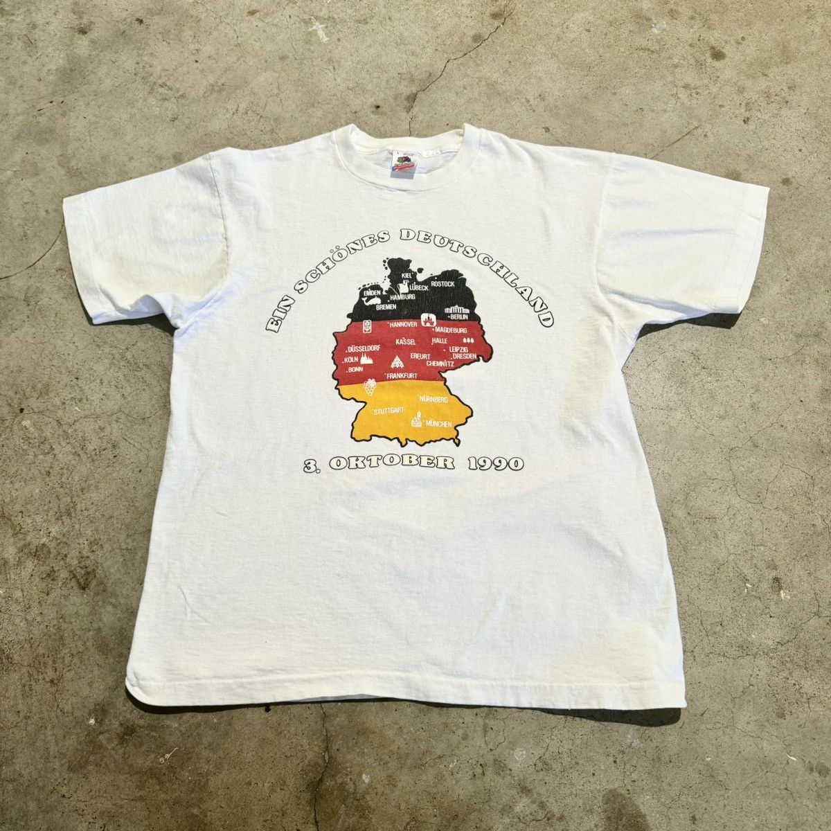 Vintage VINTAGE 1990 BERLIN WALL TEE! Size US L / EU 52-54 / 3 - 2 Thumbnail