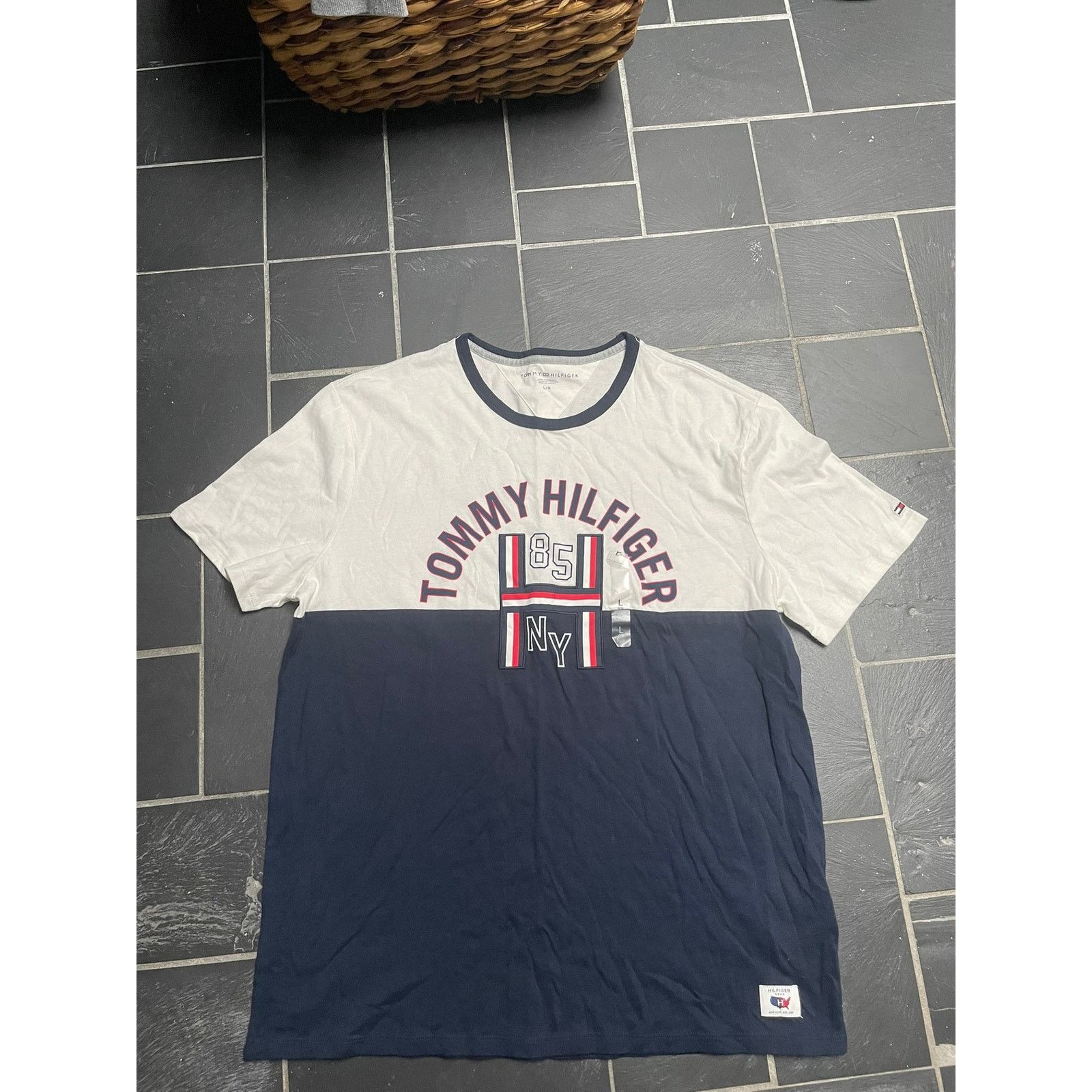 Tommy Hilfiger NEW Tommy Hilfiger Navy White Tshirt Size Large Mens Size US L / EU 52-54 / 3 - 1 Thumbnail