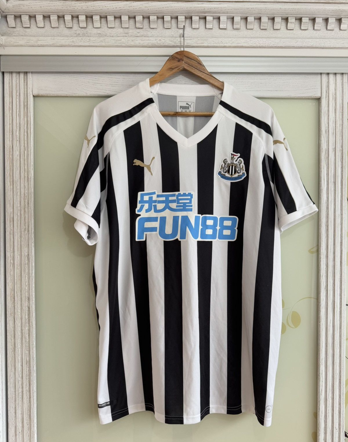 Puma Newcastle United 2018-2019 Home Soccer Jersey Football Kit Size US XXL / EU 58 / 5 - 1 Thumbnail