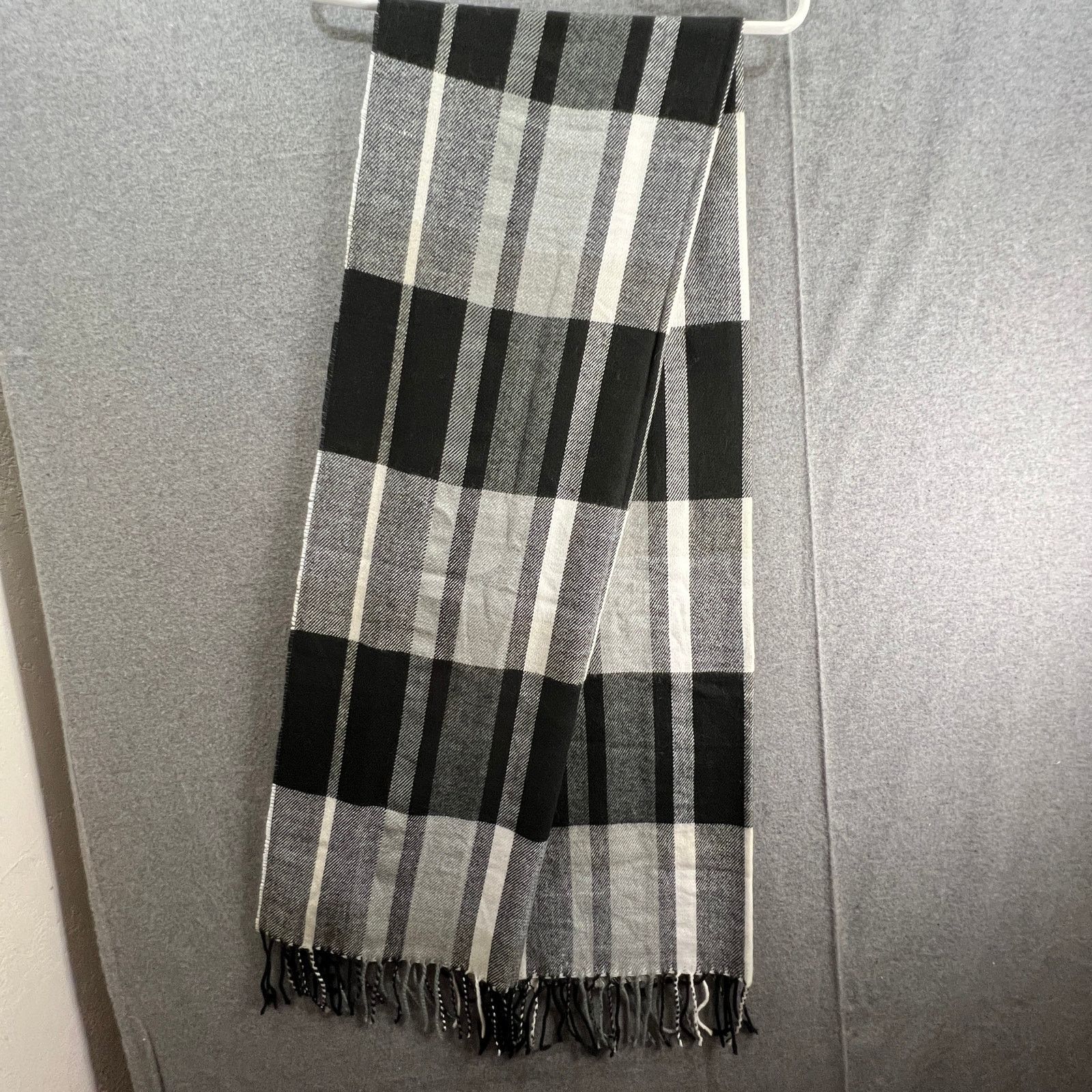 Banana Republic Banana Republic 100% ACRYLIC Women's Black Plaid Size ONE SIZE - 2 Thumbnail