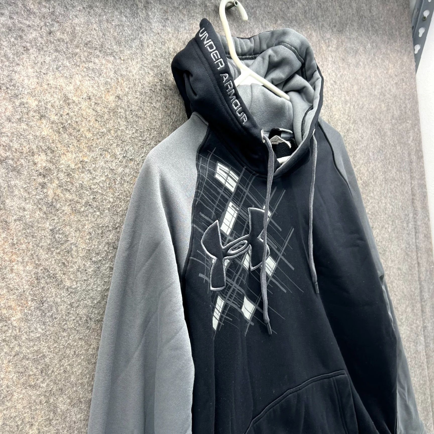 Under Armour VINTAGE Under Armour Hoodie Mens Large Black Grey Pullover Knit UA Logo Jacket Size US L / EU 52-54 / 3 - 4 Thumbnail