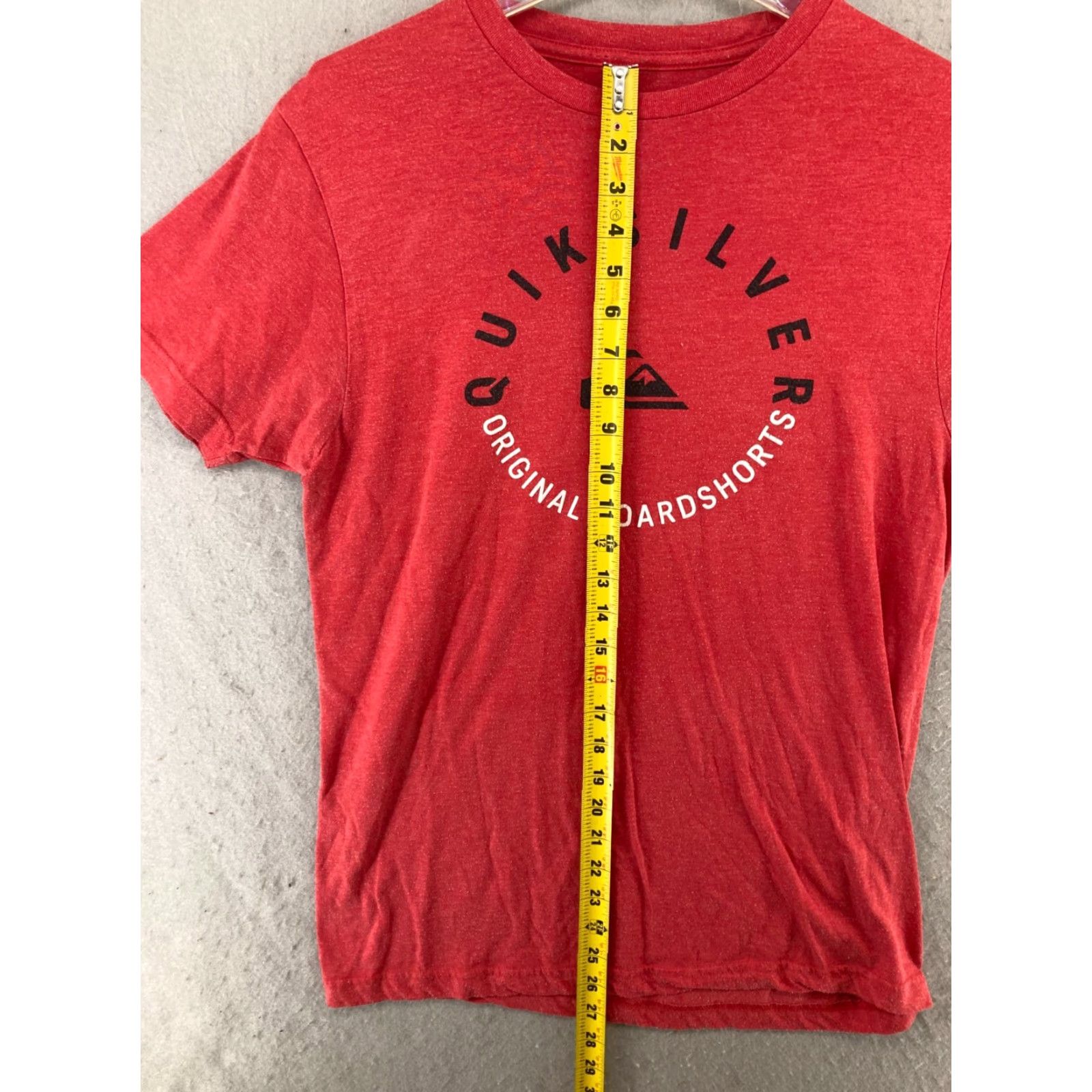 Quiksilver Quiksilver TShirt Mens Regular Red Beach Shirt M Red Graphic Print Short Sleeve Crew Neck Jersey Cotton Blend All Seasons Regular Fit Size US M / EU 48-50 / 2 - 3 Thumbnail