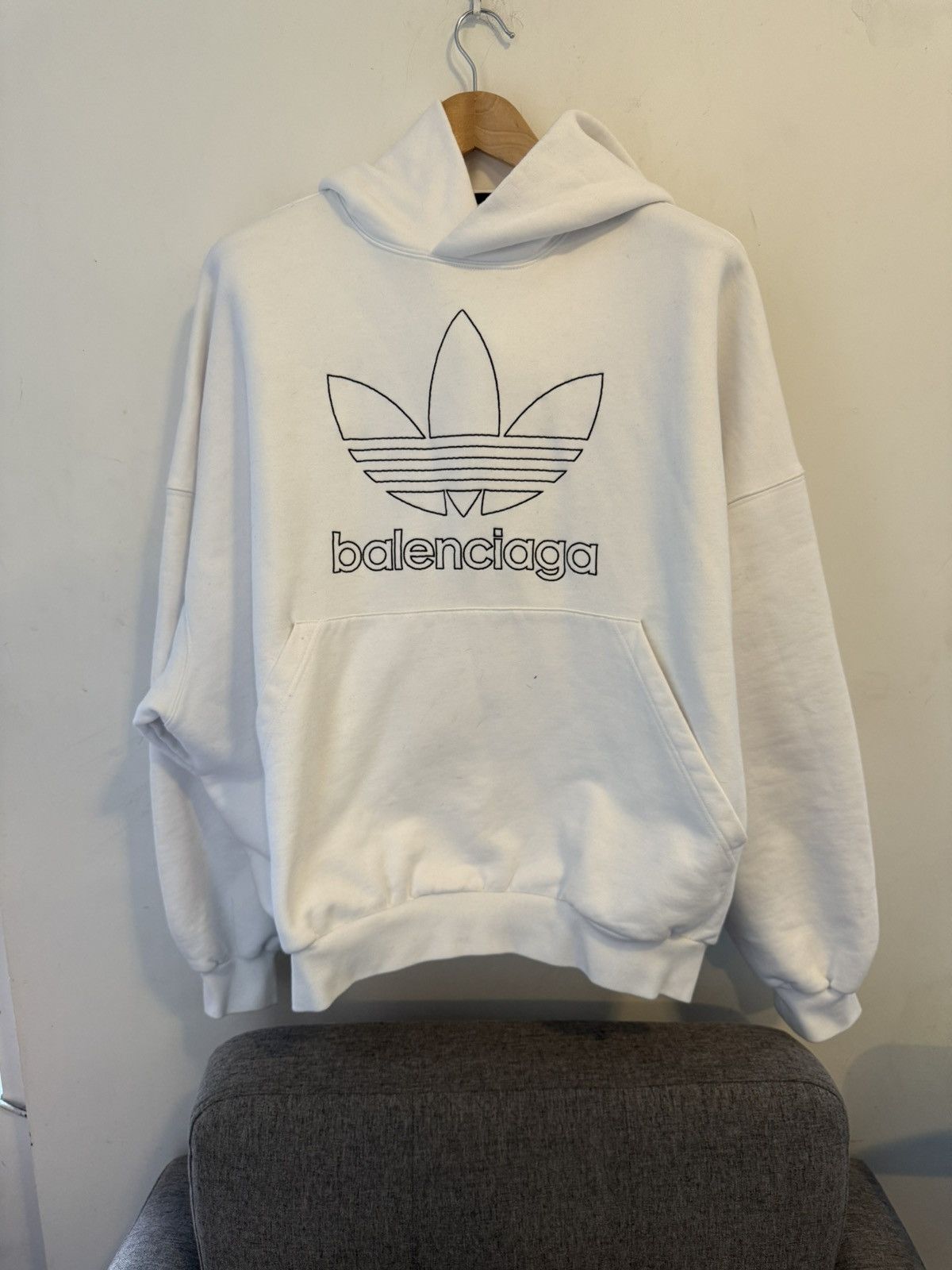 Adidas × Balenciaga Balenciaga oversized white trefoil hoodie Size US S / EU 44-46 / 1 - 1 Thumbnail