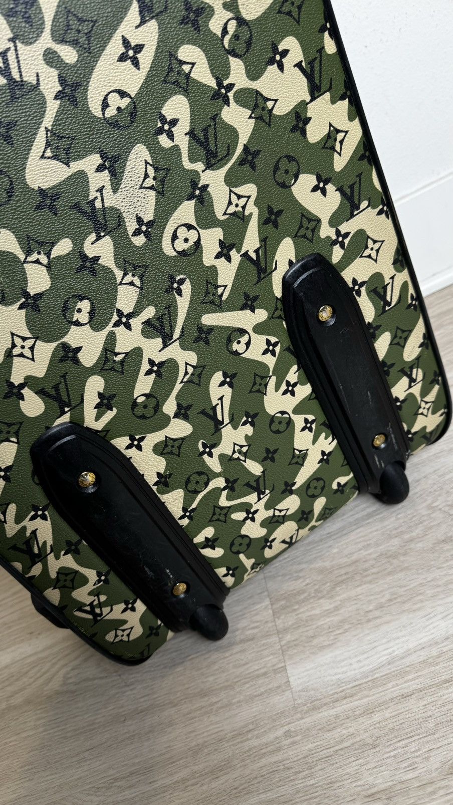 Louis Vuitton × Takashi Murakami Louis Vuitton Takashi Murakami Pegase 60 Monogramouflage Bag Size ONE SIZE - 6 Thumbnail